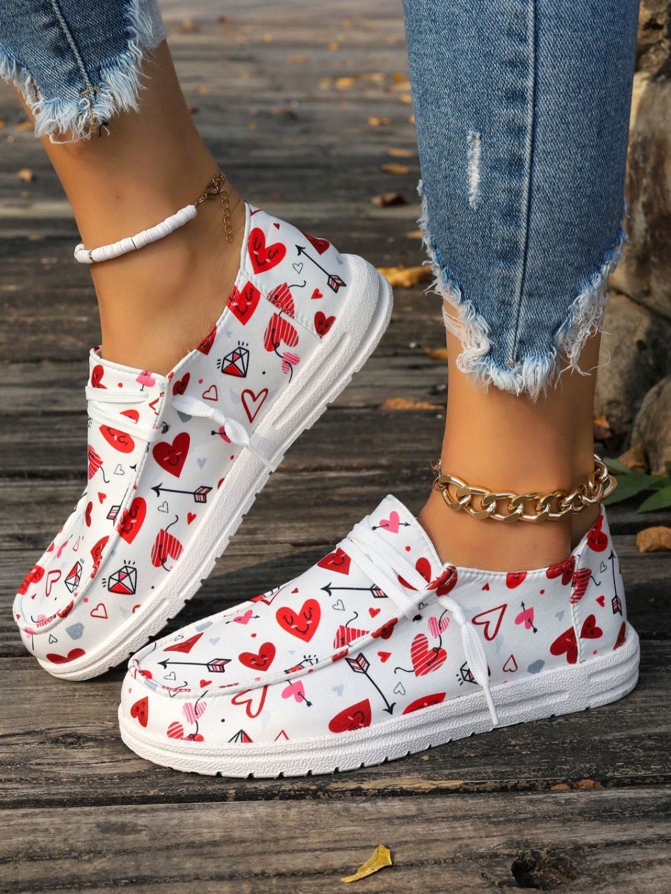 Women's Slip-On Loafers, Lightweight Fabric Flat Shoes, Fashionable Heart Patterned White Shoes For Sports & Leisure