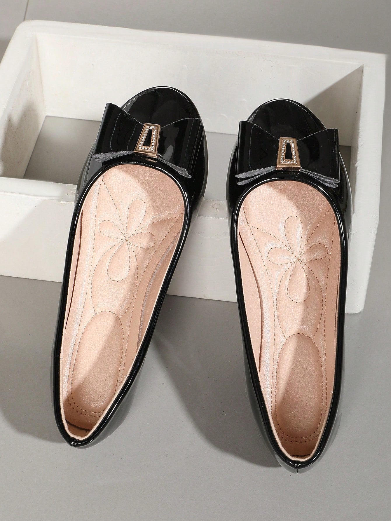 Flat Shoes With Bowknot Shallow Mouth Pea Shoes, 2024 Summer Wide And Thin Fashionable And Sexy Shoes For Outdoor, Soft White Shoes For All Seasons With Round Toe