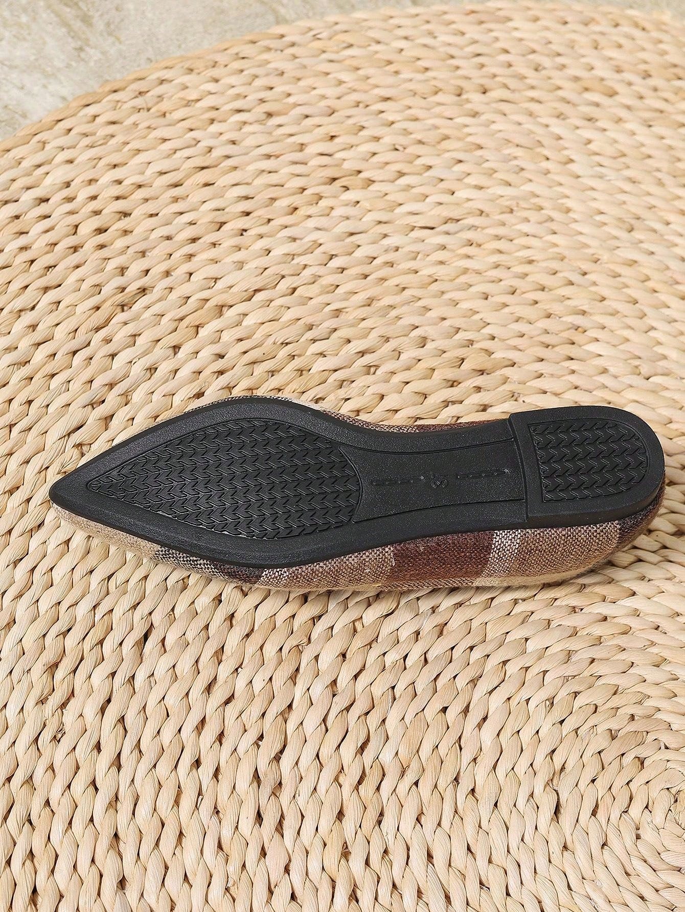 New Women's Flat Shoes Fashion Pointed Toe Black And Brown Comfortable Contrasting Color Flats, Elegant Casual Outdoor Gifts With Random Asymmetric Pattern, Spring Autumn