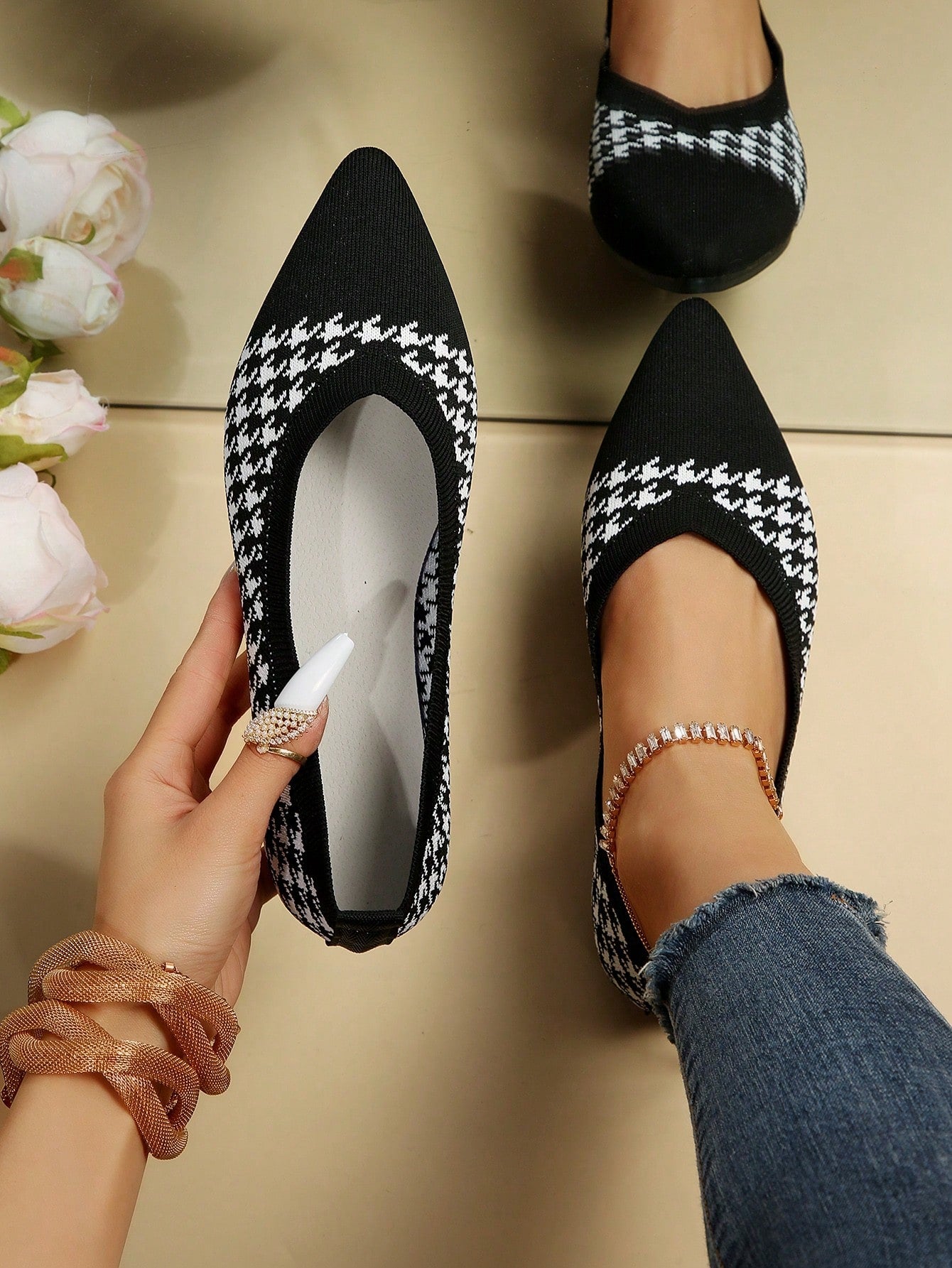 Women's Solid Color Flat Shoes, Breathable Knitted Pointed Toe Slip-On Shoes, Lightweight & Comfortable