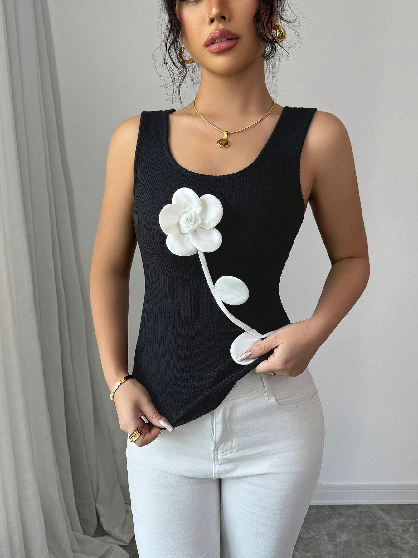 Elenzga Women Crew Neck Sleeveless Floral Decor Casual Tank Top Graphic Tees Women Tops