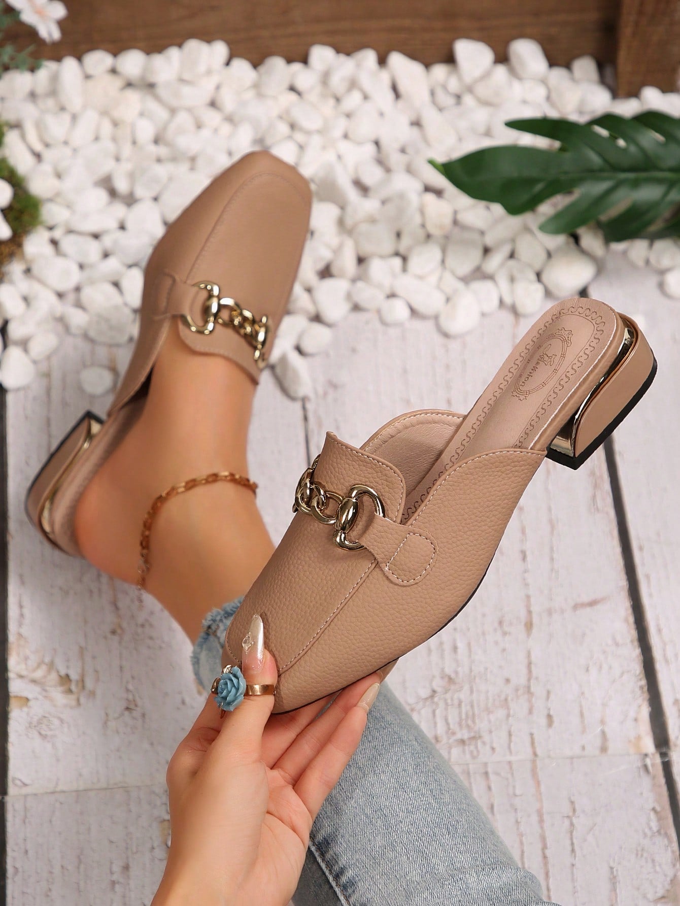 Women Metal Buckle Half-Back Mules Pointed Toe Patent Leather Textured Loafers, Elegant Backless Flat Slip-On Shoes, Suitable For All Seasons