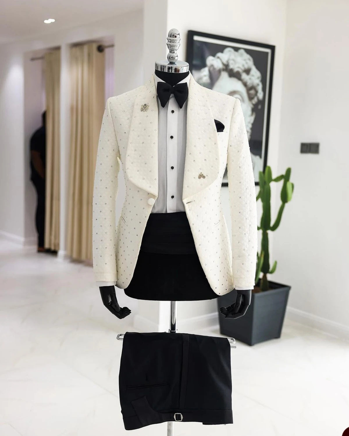 Men's Suit 2 Pieces White Blazer Black Pants One Button Wide Lapel Business Beads Formal Work Wear Wedding Groom Costume Homme