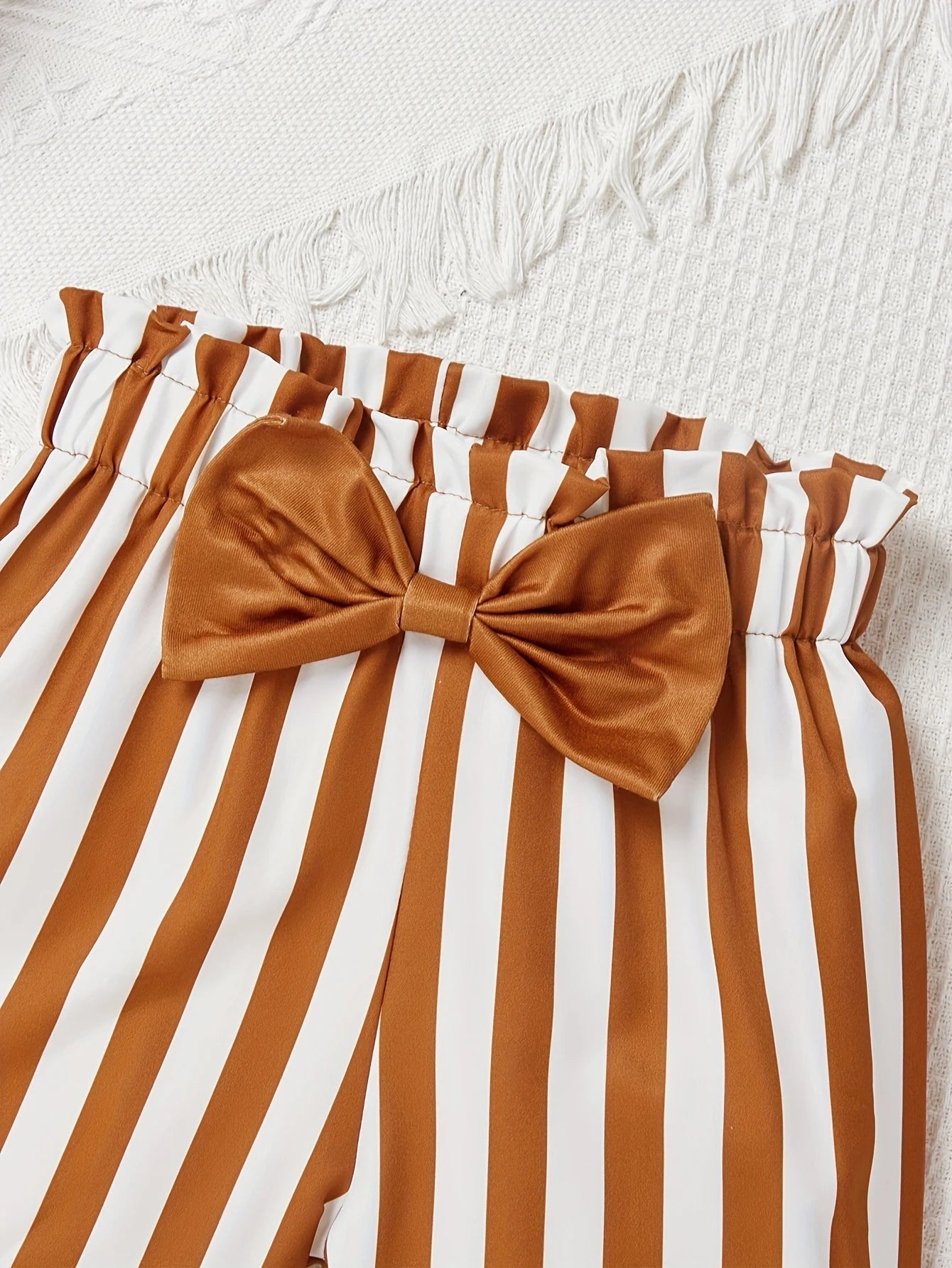 Girls' Casual Shorts Set: Brown Tank Top + Striped Shorts with Bow, Two-Piece Set Suitable for Girls Aged 3-10, Versatile Clothing for Summer, Home, Outings, and School