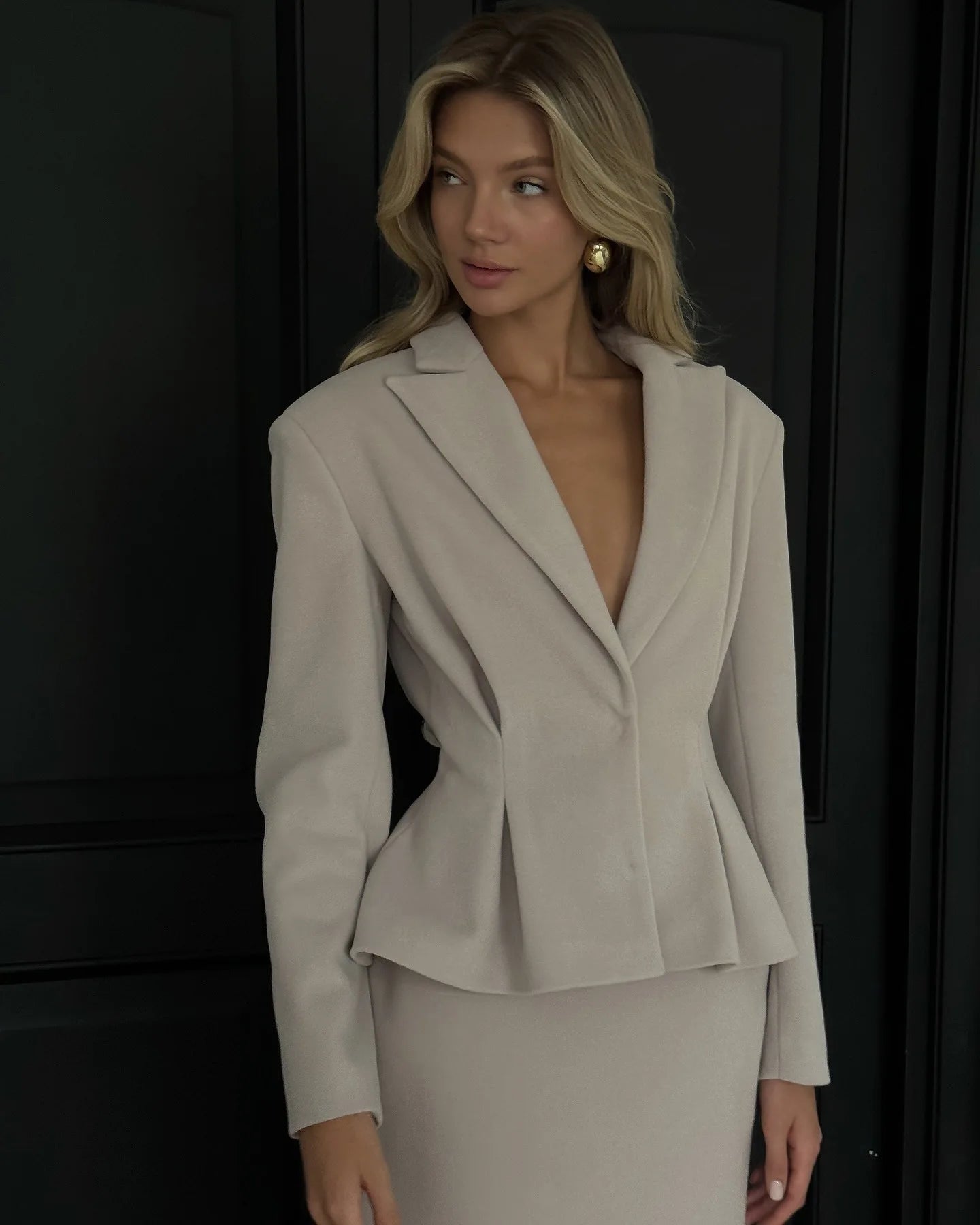 Women's 2025 Spring New European and American Style Suit Ready to Ship Tailored Waist Blazer & Skirt Set