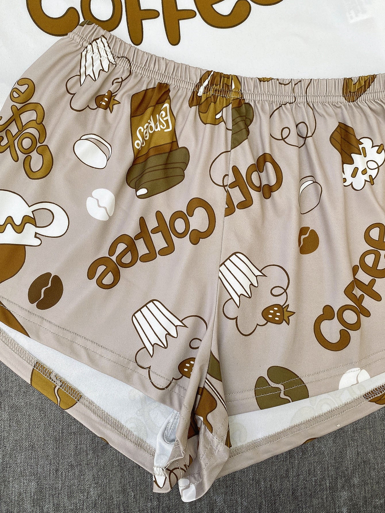 Letter And Graphic Print Top & Shorts & Pants PJ Set / Pajama Set