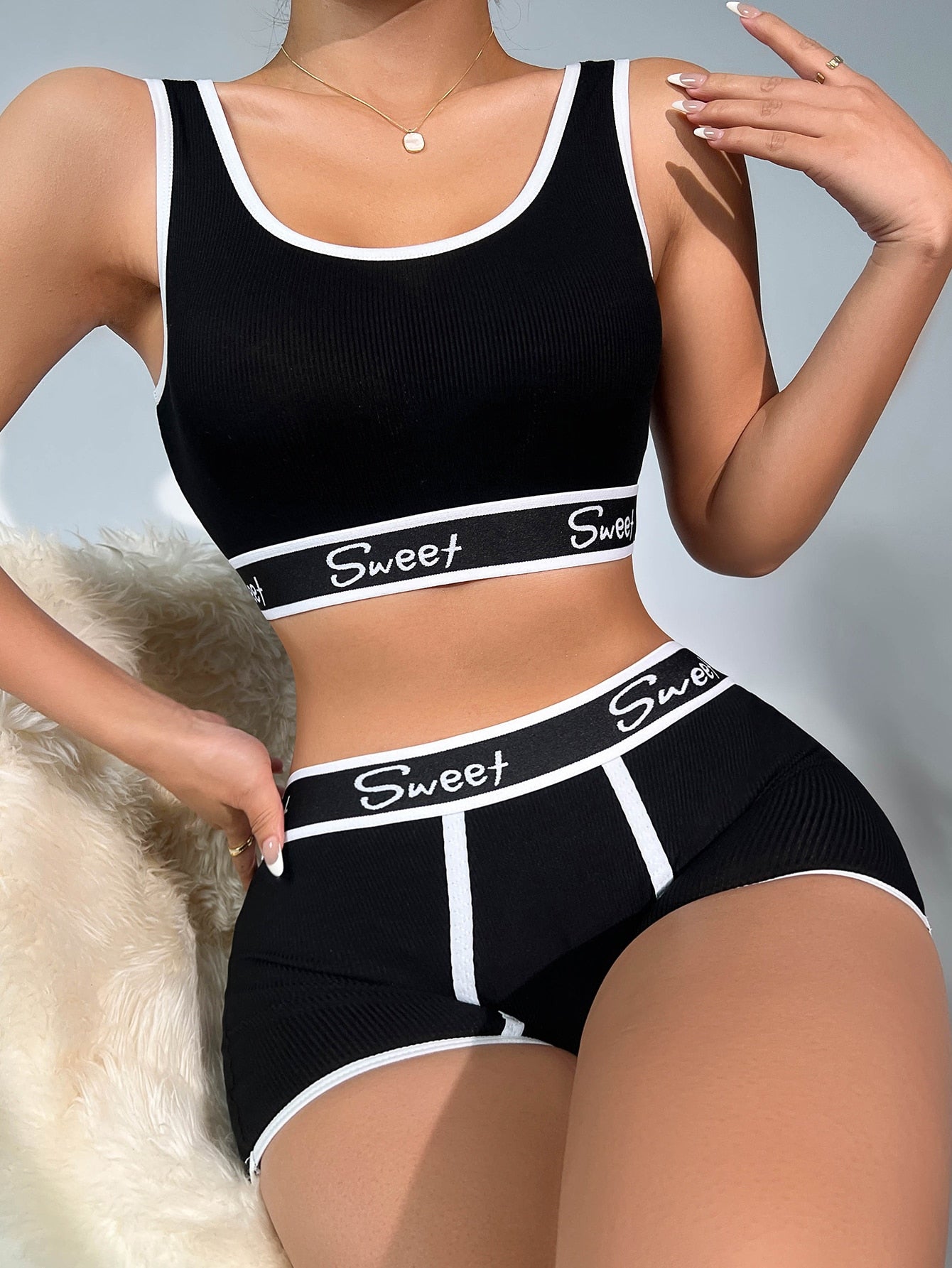 Letter Tape Contrast Binding Bra & Boyshorts Lingerie Set Sports