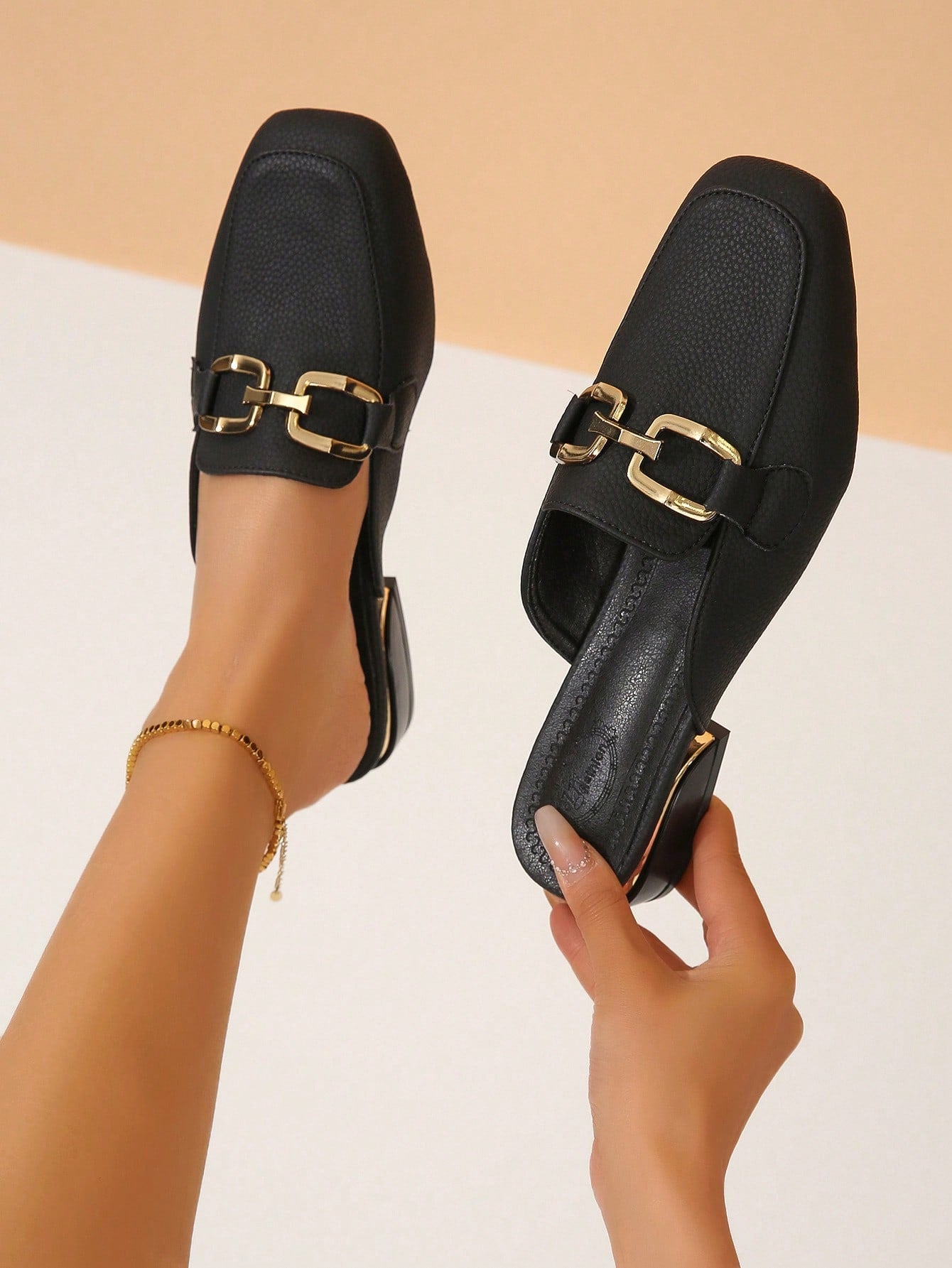 Women Metal Buckle Half-Back Mules Pointed Toe Patent Leather Textured Loafers, Elegant Backless Flat Slip-On Shoes, Suitable For All Seasons