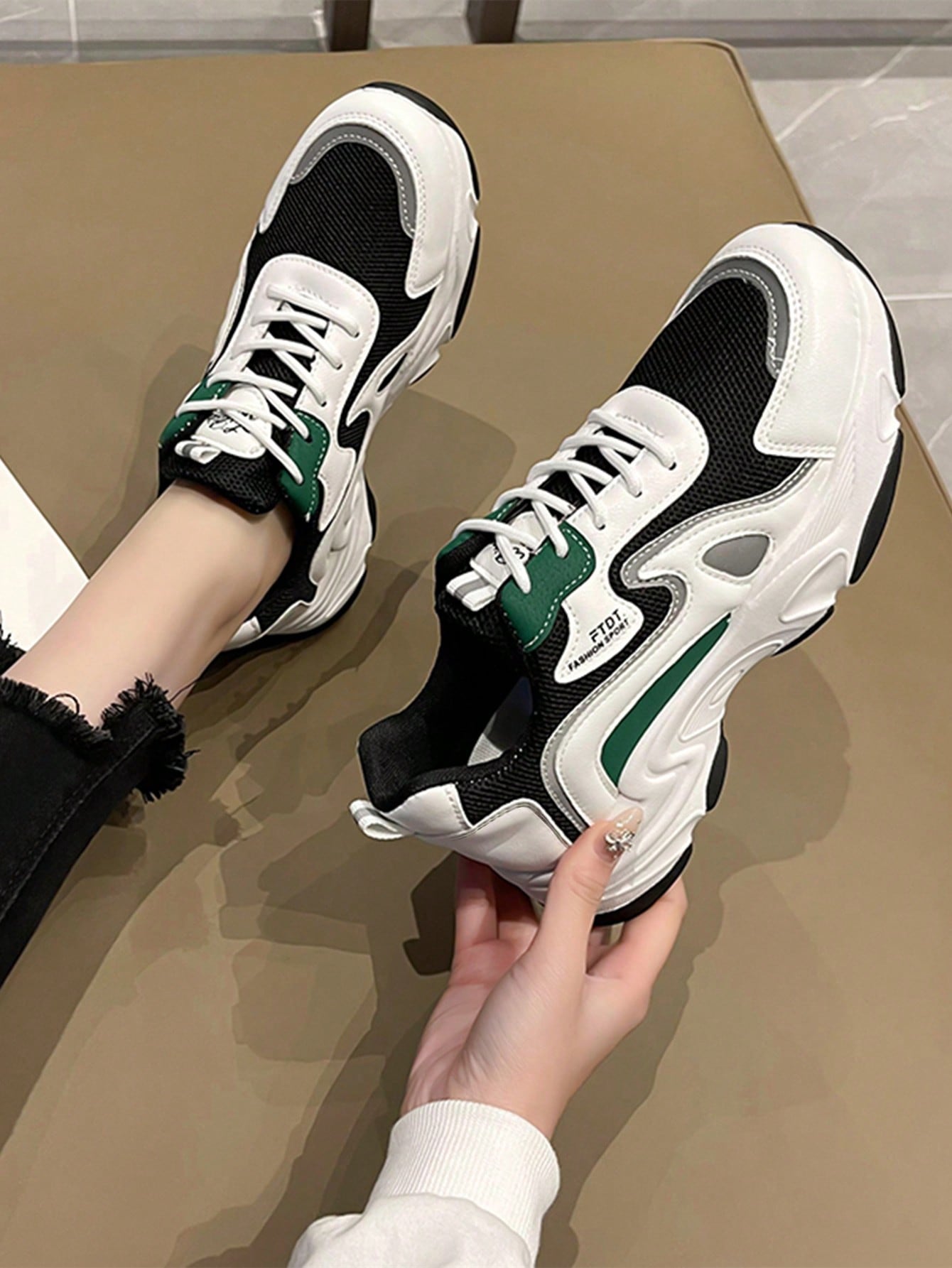 Women Round Toe Lace-Up Color Block Mesh Breathable Comfortable Fashionable Casual Thick Sole Sneakers, Versatile White Shoes For Women