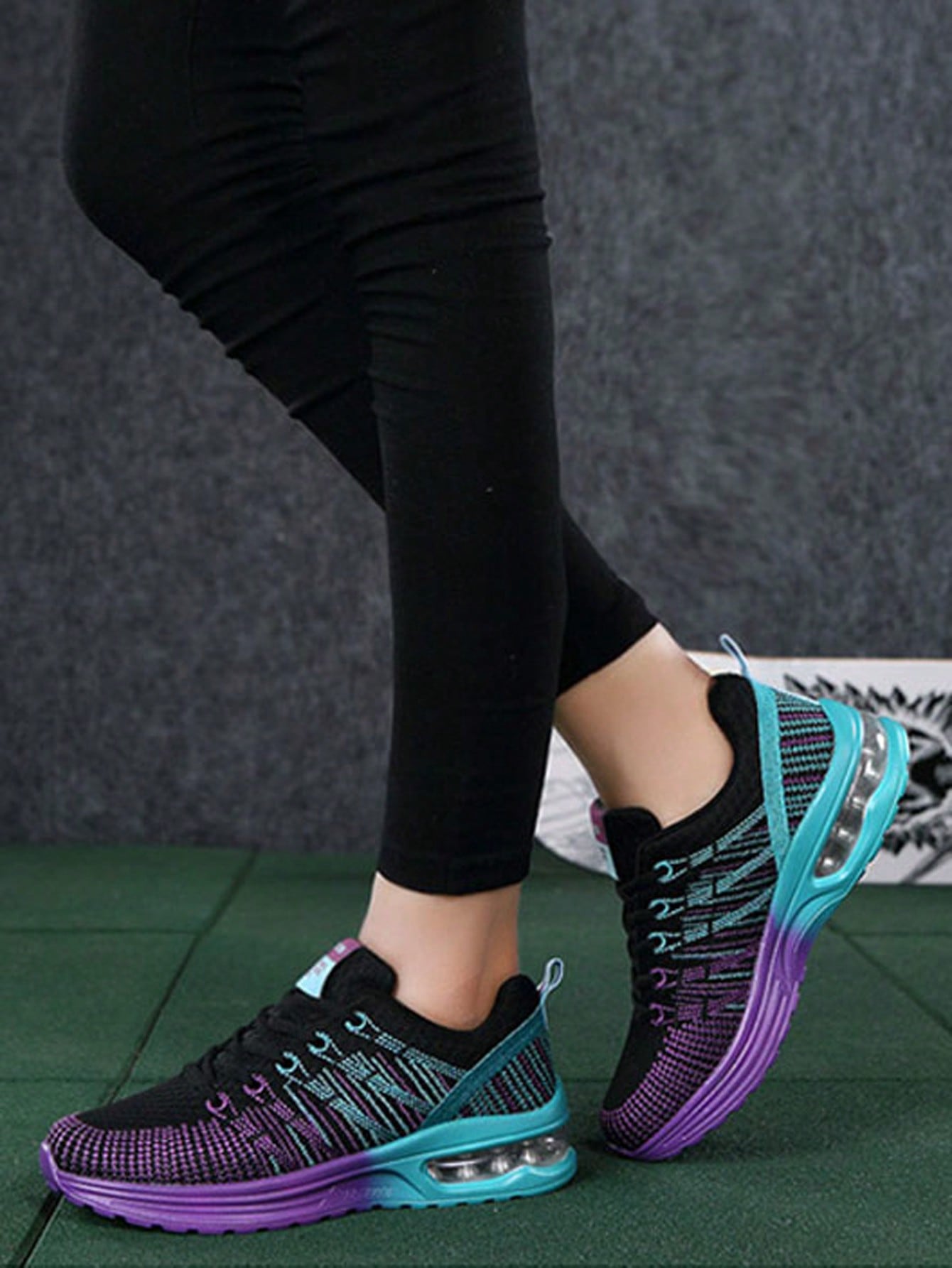 Women's Fashionable Sporty Four Seasons Outdoor Casual Sneakers