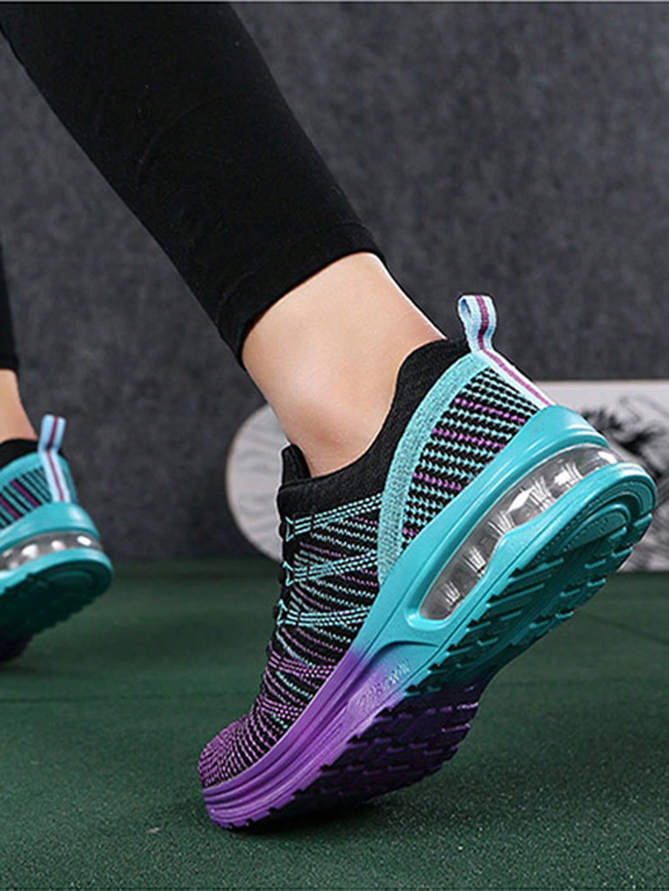 Women's Fashionable Sporty Four Seasons Outdoor Casual Sneakers