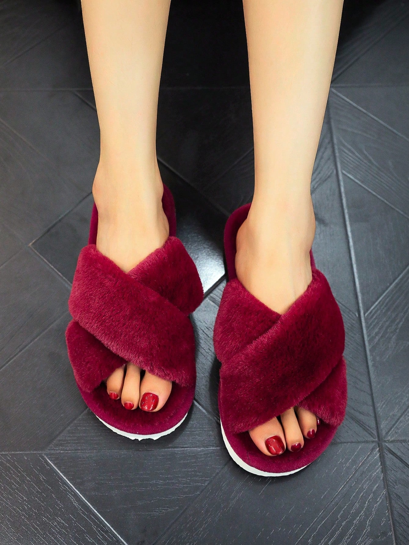 Latest Crisscross Design Fluffy Women's Indoor Slippers, Fashionable & Minimalist, Silent, Perfect For Home Use