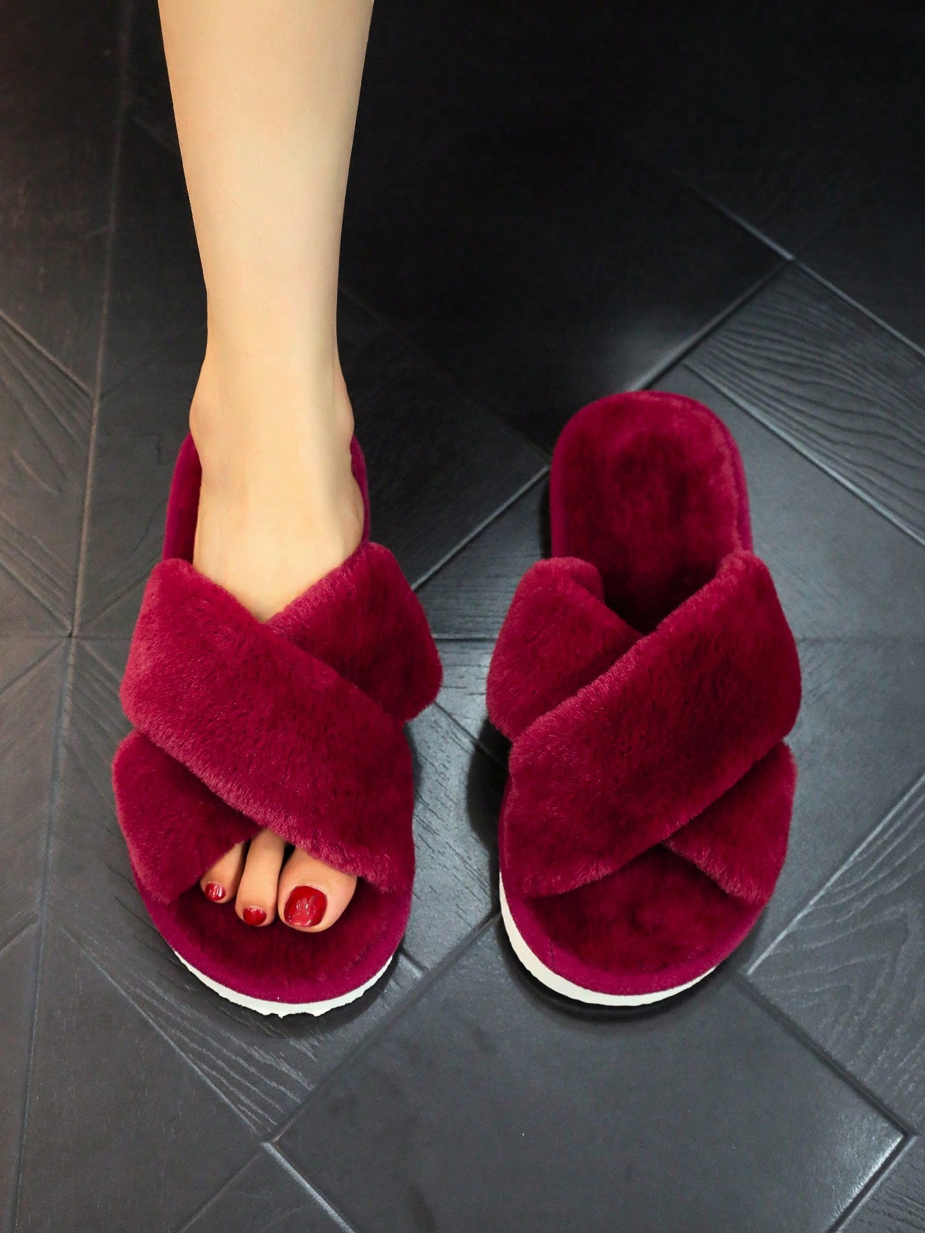 Latest Crisscross Design Fluffy Women's Indoor Slippers, Fashionable & Minimalist, Silent, Perfect For Home Use
