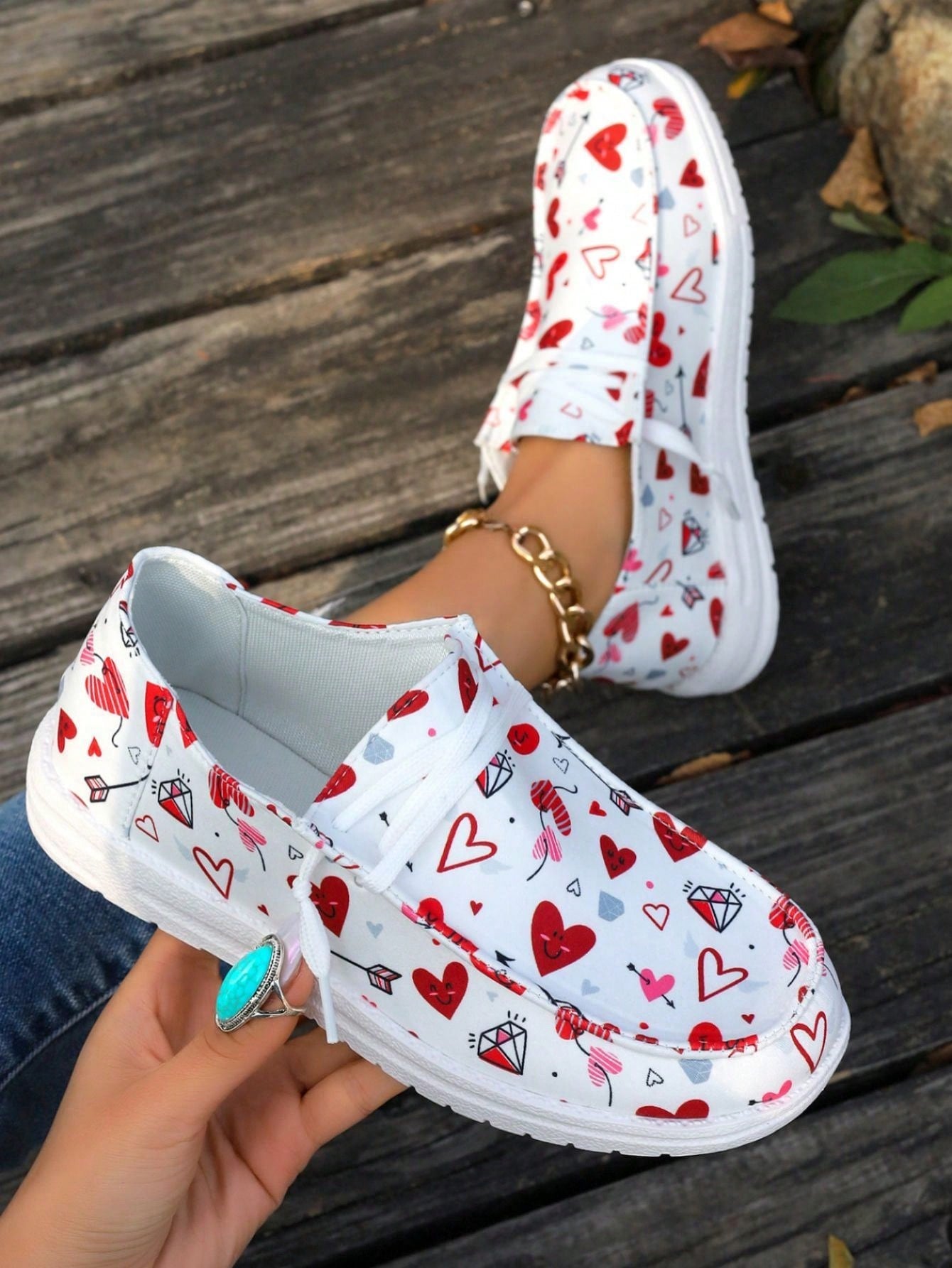 Women's Slip-On Loafers, Lightweight Fabric Flat Shoes, Fashionable Heart Patterned White Shoes For Sports & Leisure