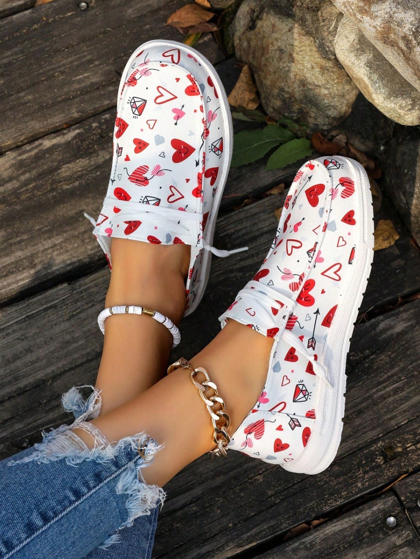 Women's Slip-On Loafers, Lightweight Fabric Flat Shoes, Fashionable Heart Patterned White Shoes For Sports & Leisure