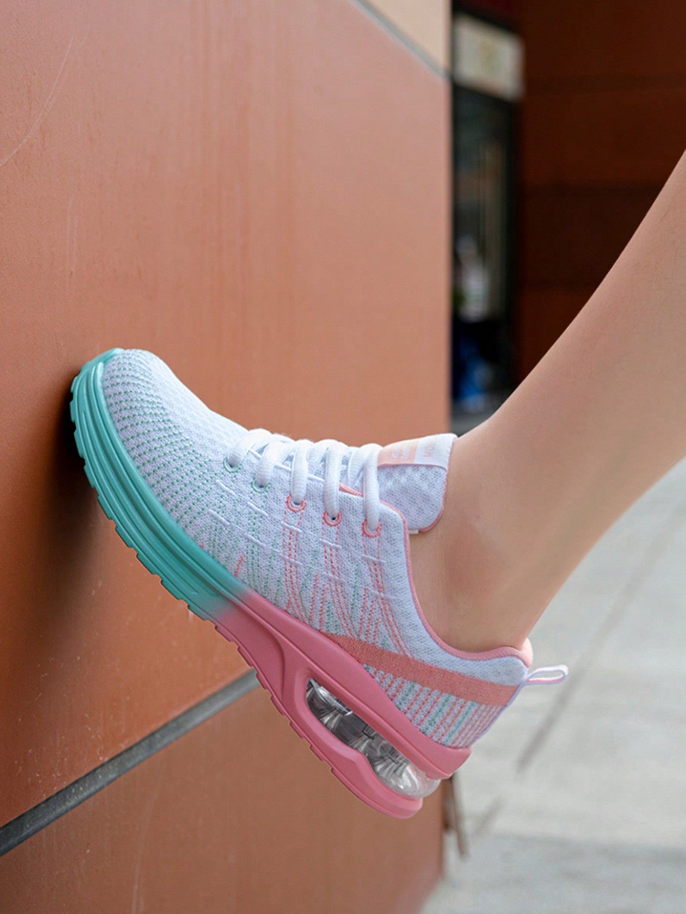 Women's Fashionable Sporty Four Seasons Outdoor Casual Sneakers