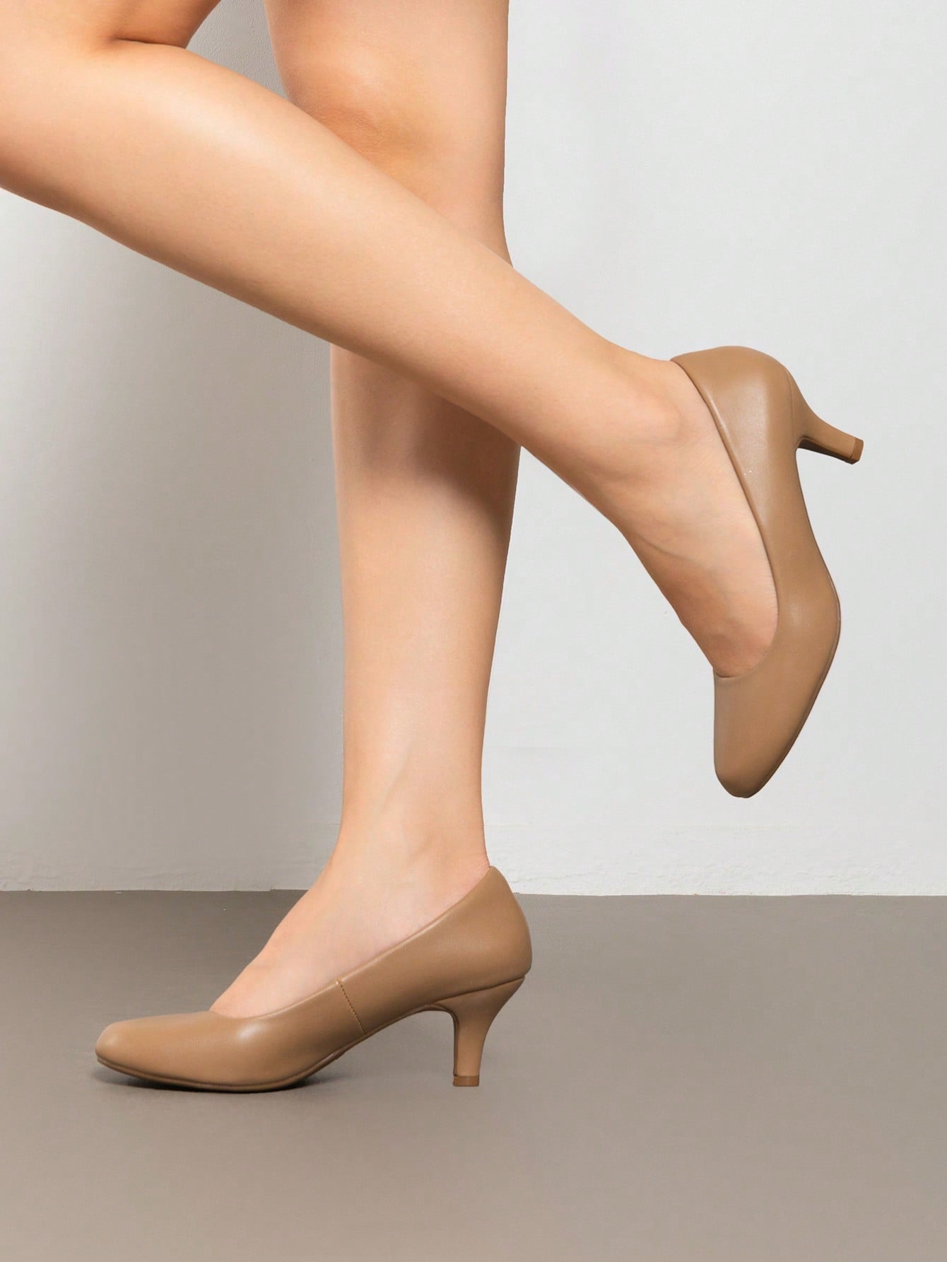 Women's Low Heel Court Pumps Solid Color Elegant Bridal Wedding Shoes