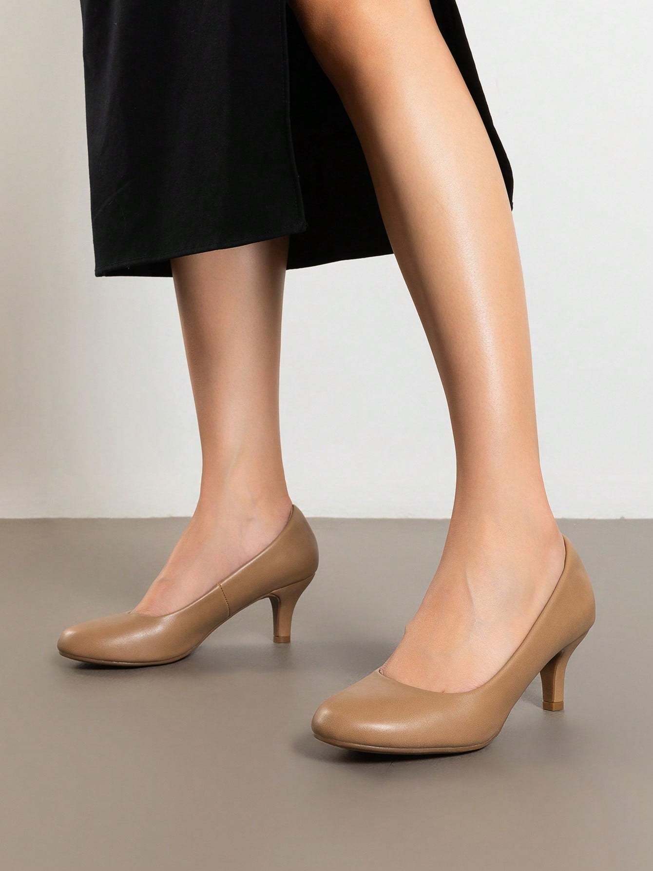 Women's Low Heel Court Pumps Solid Color Elegant Bridal Wedding Shoes