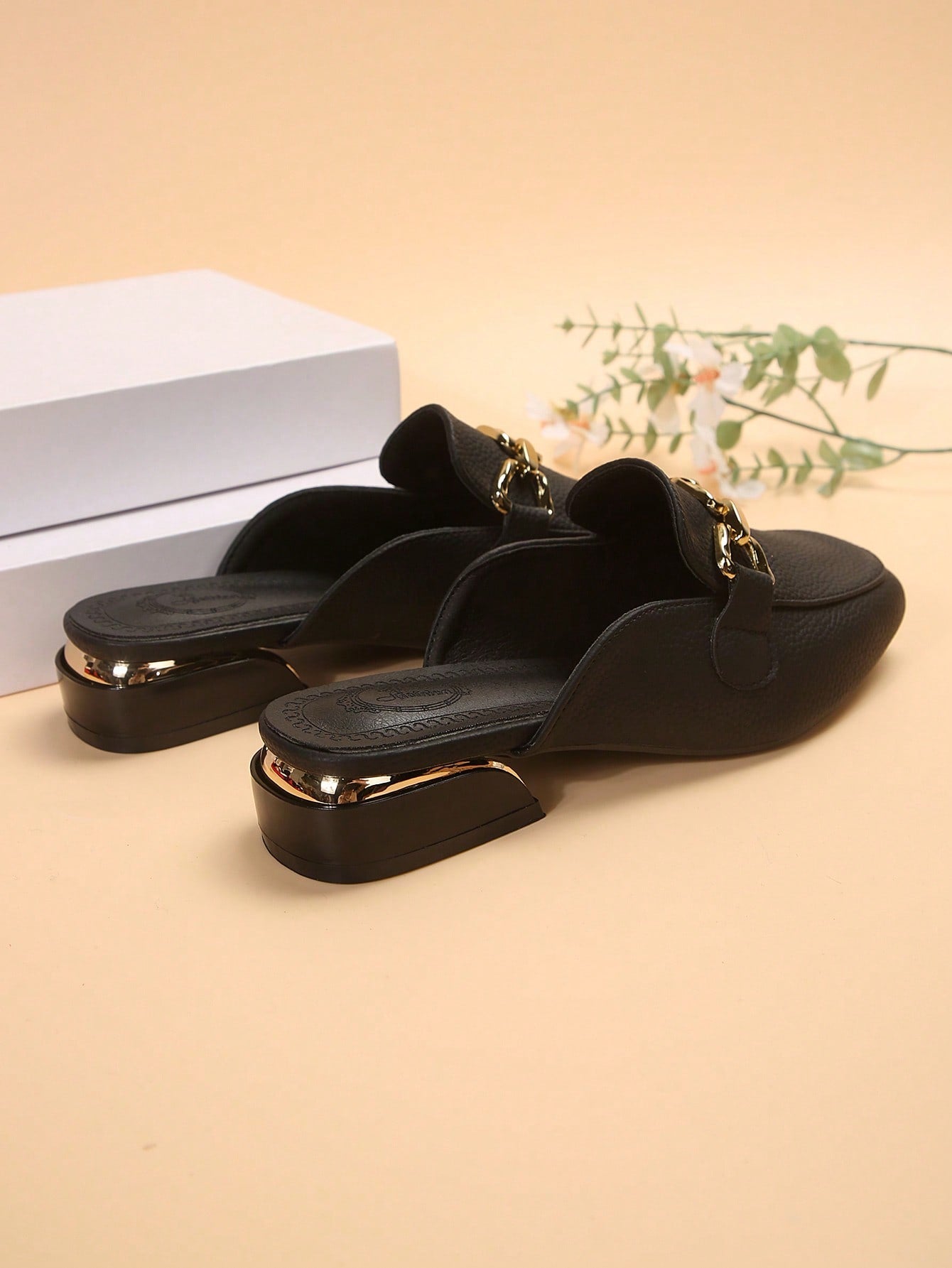 Women Metal Buckle Half-Back Mules Pointed Toe Patent Leather Textured Loafers, Elegant Backless Flat Slip-On Shoes, Suitable For All Seasons