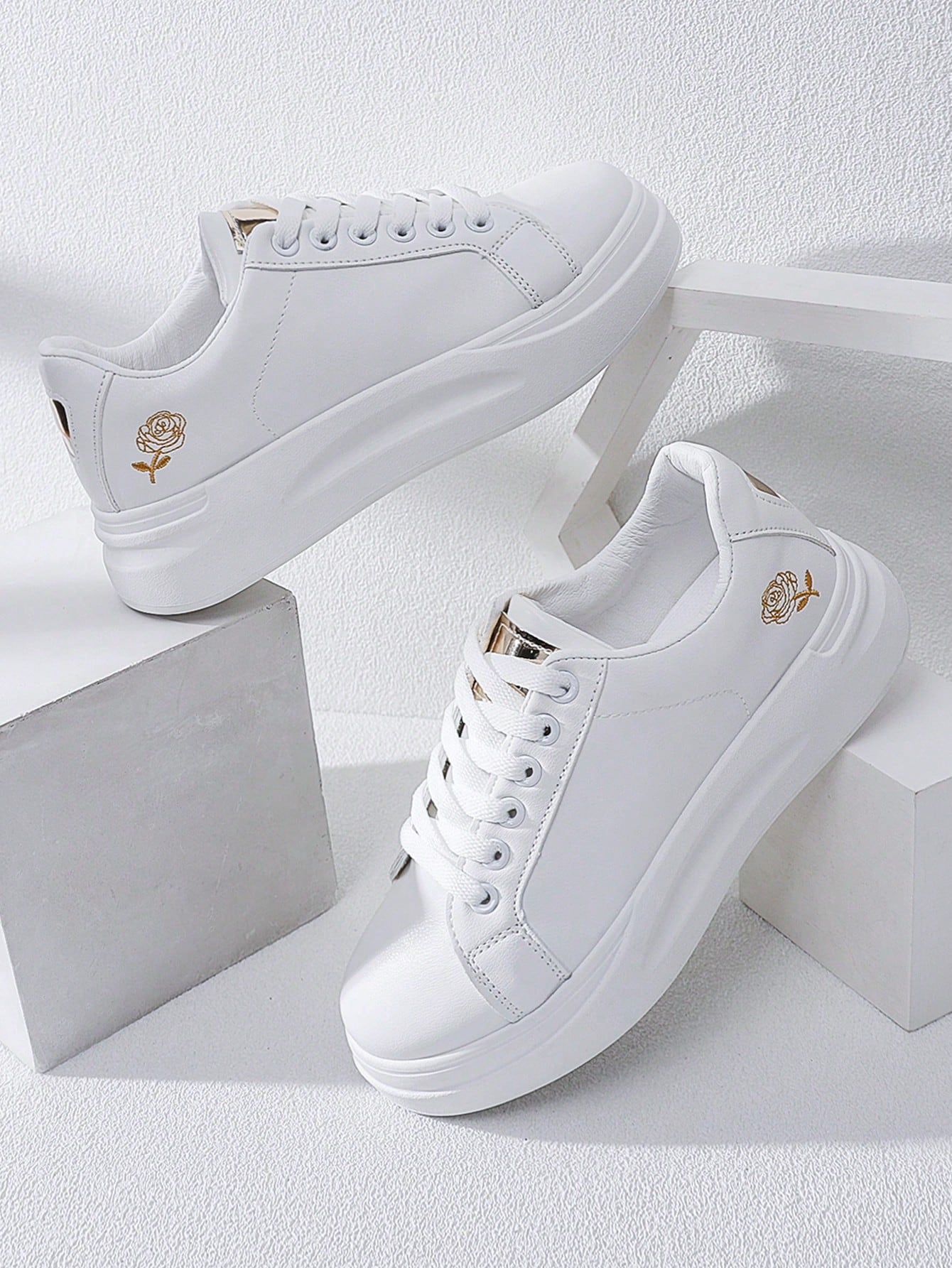 Spring Classy Aesthetic New Style Women White Shoes Ladies Flat Sneakers With Rose Embroidery And Comfortable Vacation Outfits Ladies Shoes