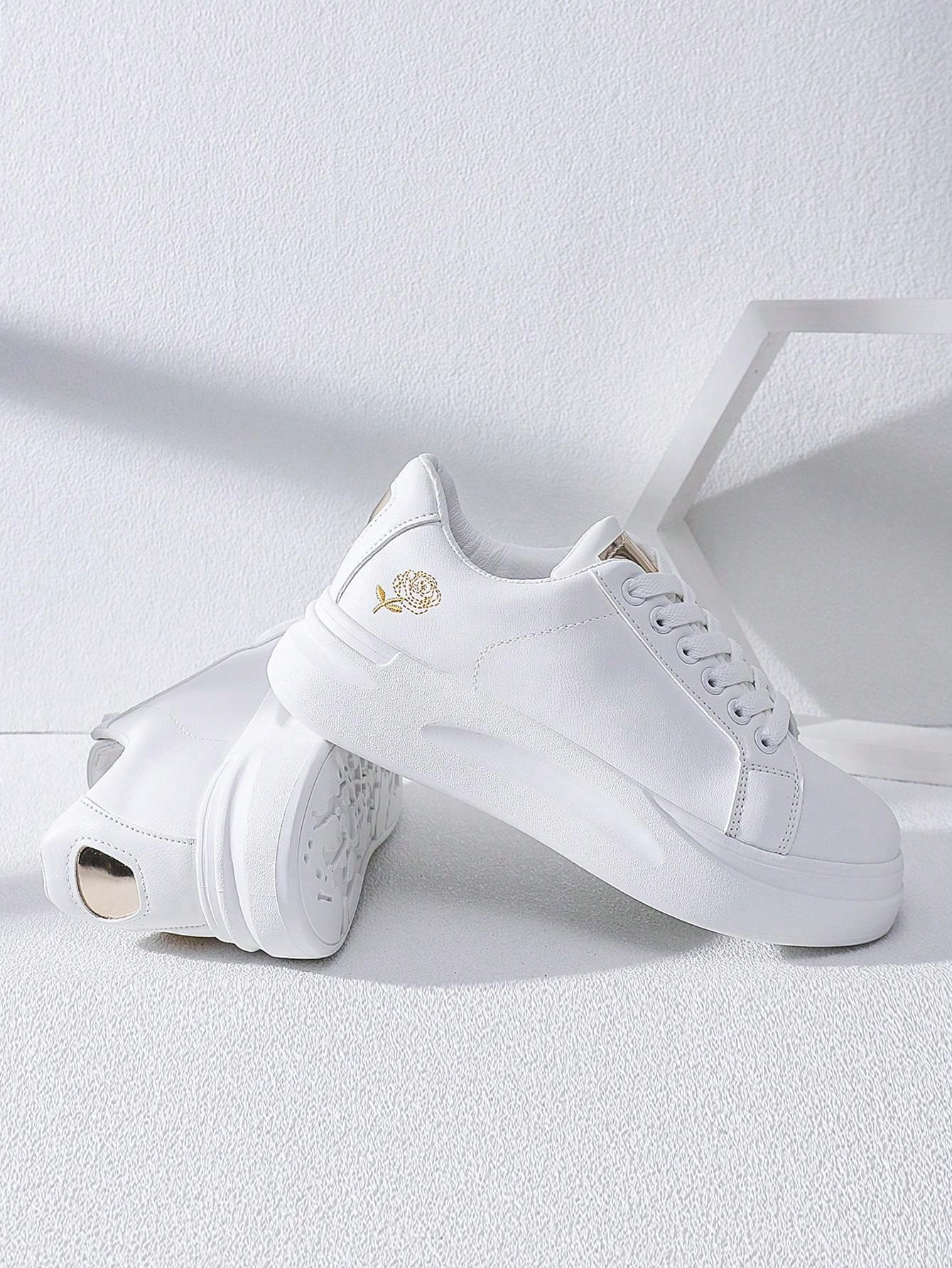Spring Classy Aesthetic New Style Women White Shoes Ladies Flat Sneakers With Rose Embroidery And Comfortable Vacation Outfits Ladies Shoes