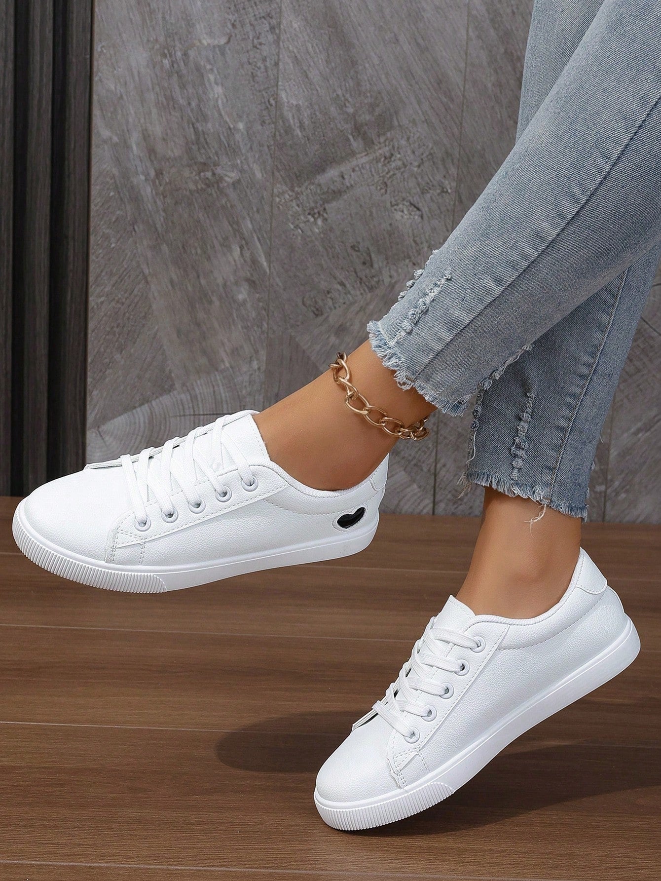 Women's Spring/Summer Breathable Casual Running Shoes, New Lightweight Lace-Up White Sneakers, Versatile & Popular Sports Casual Shoes (Slightly Small, Narrow Feet Recommend Ordering 1-2 Sizes Up)