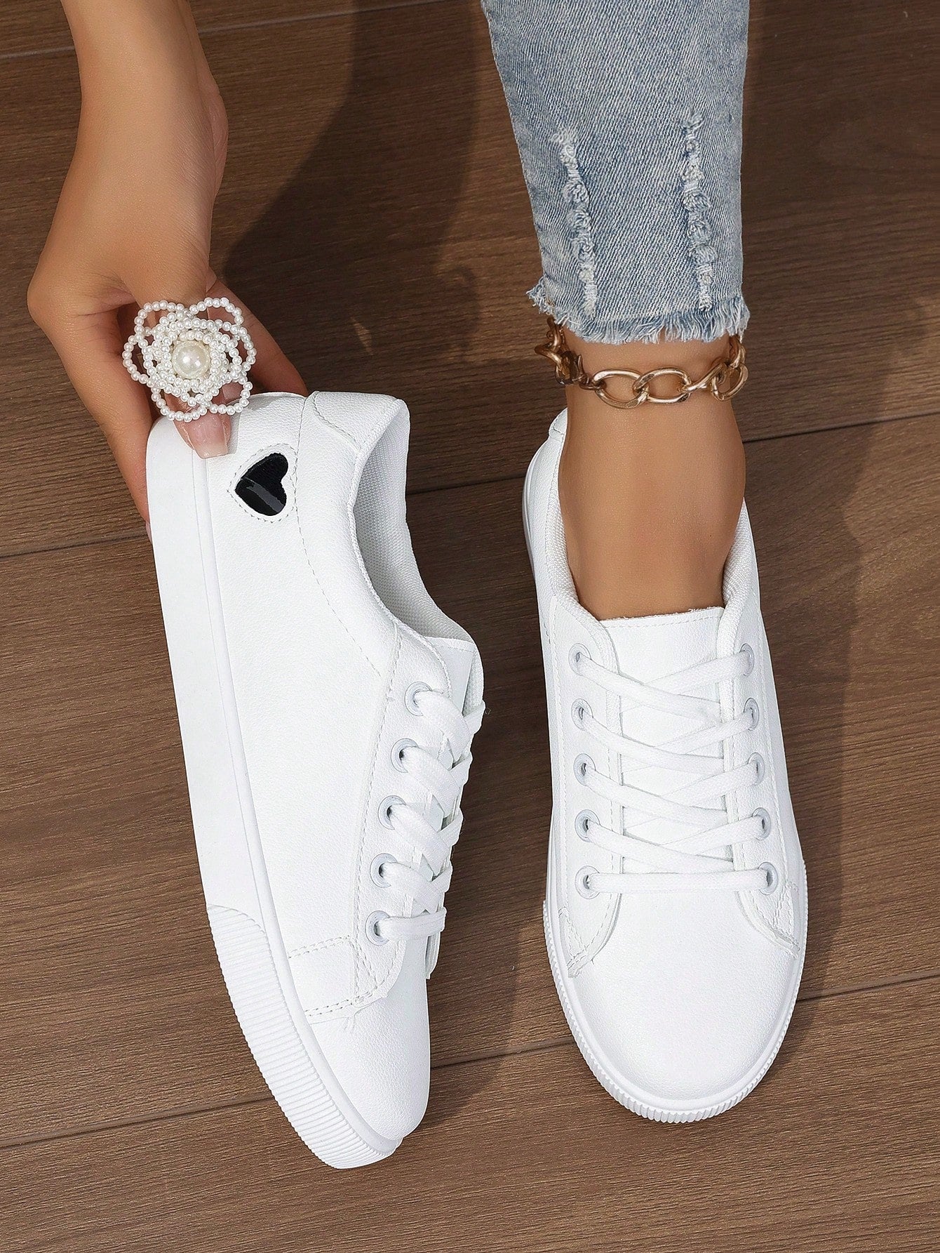 Women's Spring/Summer Breathable Casual Running Shoes, New Lightweight Lace-Up White Sneakers, Versatile & Popular Sports Casual Shoes (Slightly Small, Narrow Feet Recommend Ordering 1-2 Sizes Up)