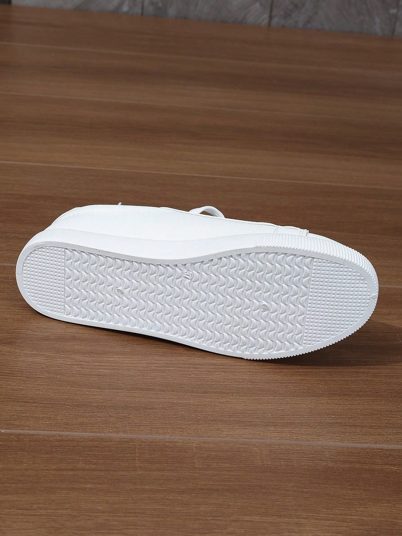 Women's Spring/Summer Breathable Casual Running Shoes, New Lightweight Lace-Up White Sneakers, Versatile & Popular Sports Casual Shoes (Slightly Small, Narrow Feet Recommend Ordering 1-2 Sizes Up)