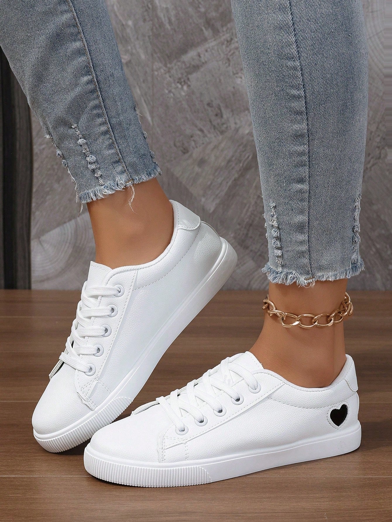 Women's Spring/Summer Breathable Casual Running Shoes, New Lightweight Lace-Up White Sneakers, Versatile & Popular Sports Casual Shoes (Slightly Small, Narrow Feet Recommend Ordering 1-2 Sizes Up)