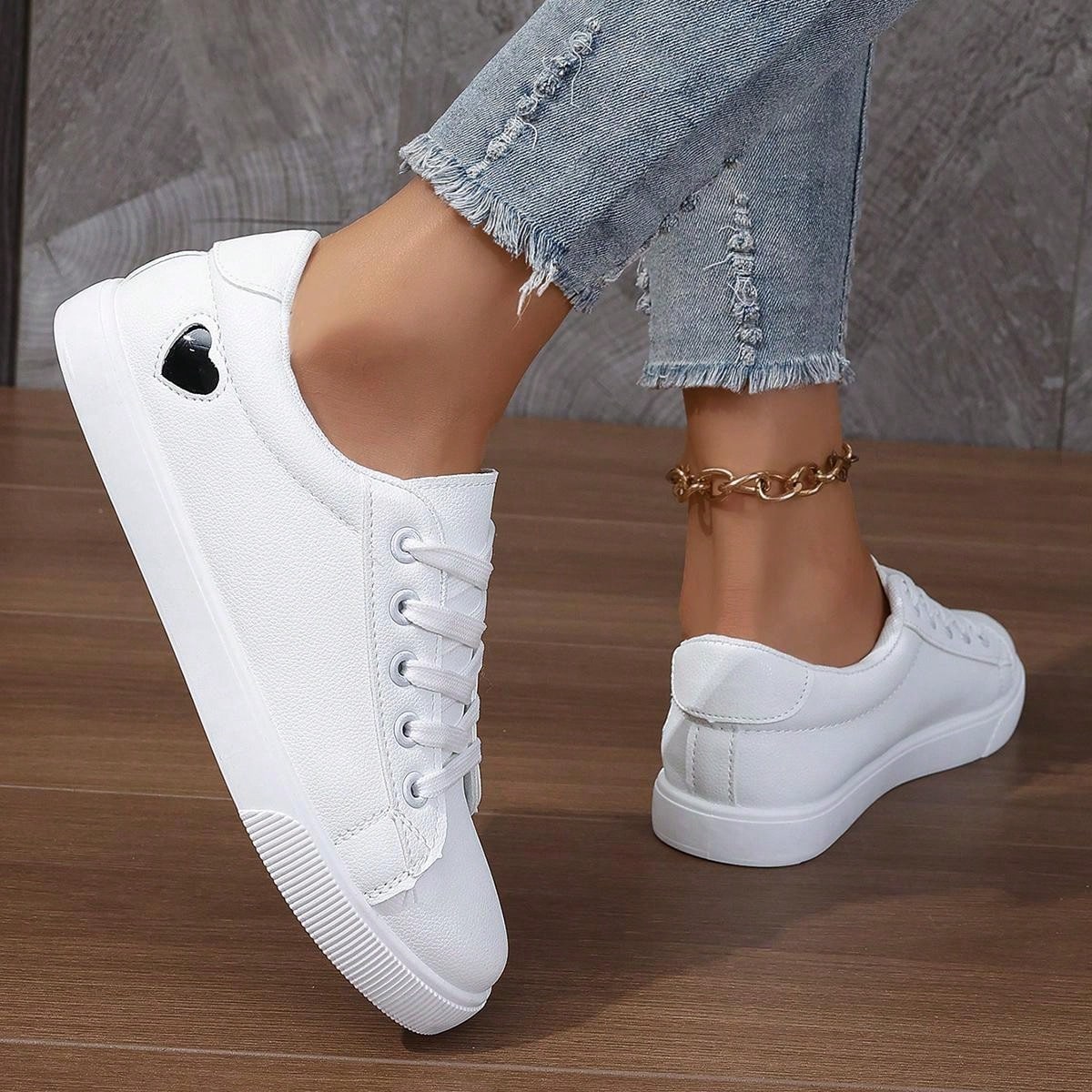 Women's Spring/Summer Breathable Casual Running Shoes, New Lightweight Lace-Up White Sneakers, Versatile & Popular Sports Casual Shoes (Slightly Small, Narrow Feet Recommend Ordering 1-2 Sizes Up)