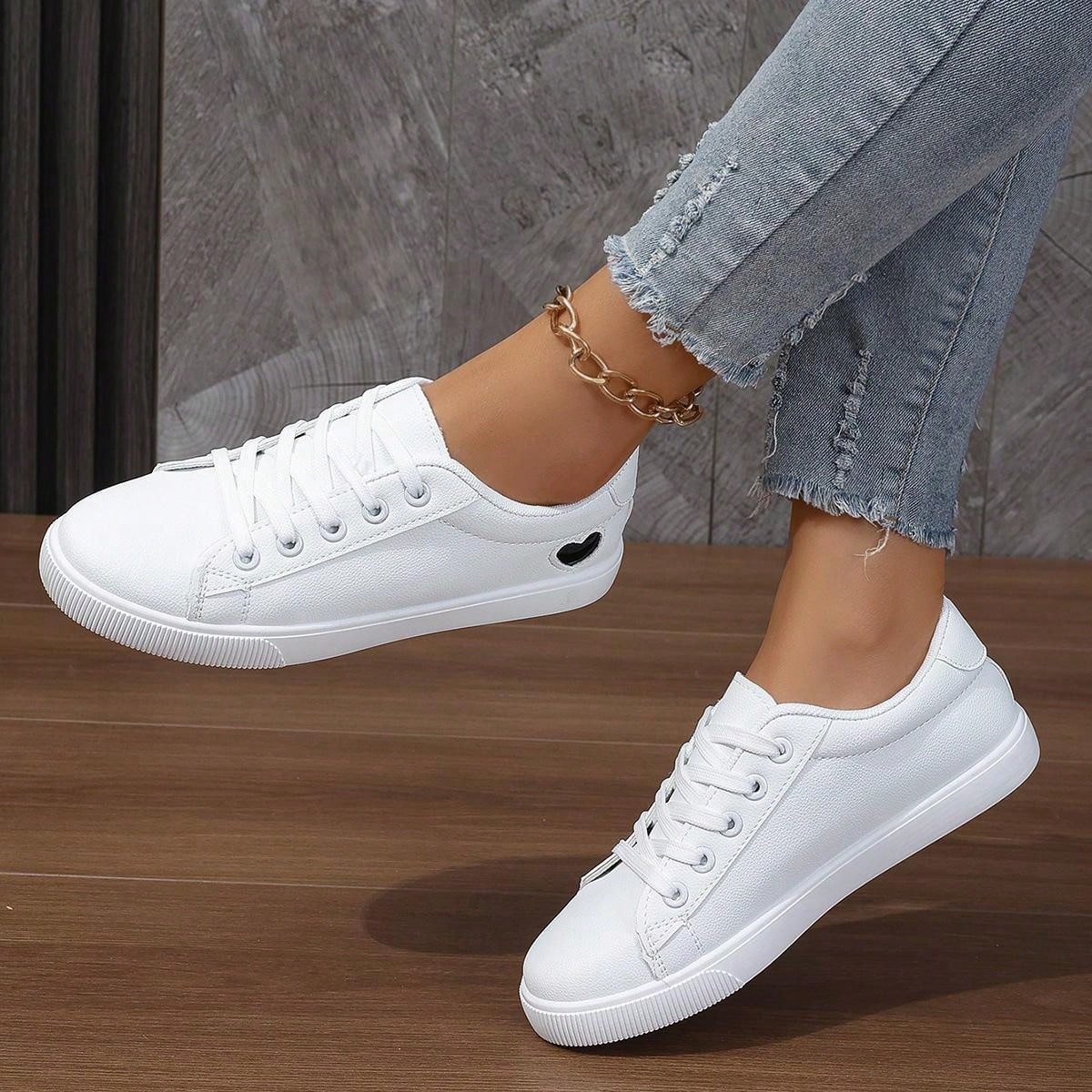 Women's Spring/Summer Breathable Casual Running Shoes, New Lightweight Lace-Up White Sneakers, Versatile & Popular Sports Casual Shoes (Slightly Small, Narrow Feet Recommend Ordering 1-2 Sizes Up)