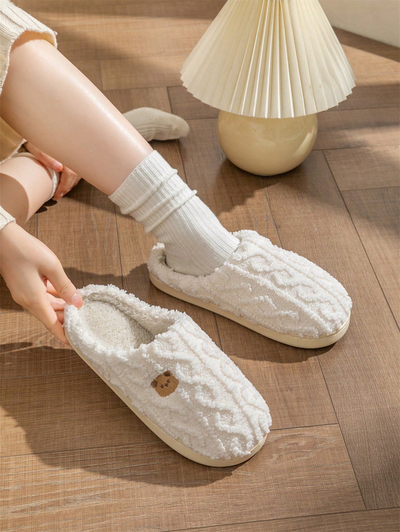 Couple's Cute Bear Decor Plain Knitted White Slippers, Warm Comfortable Home/Office/Bedroom Slip-On For Men & Women, Autumn/Winter