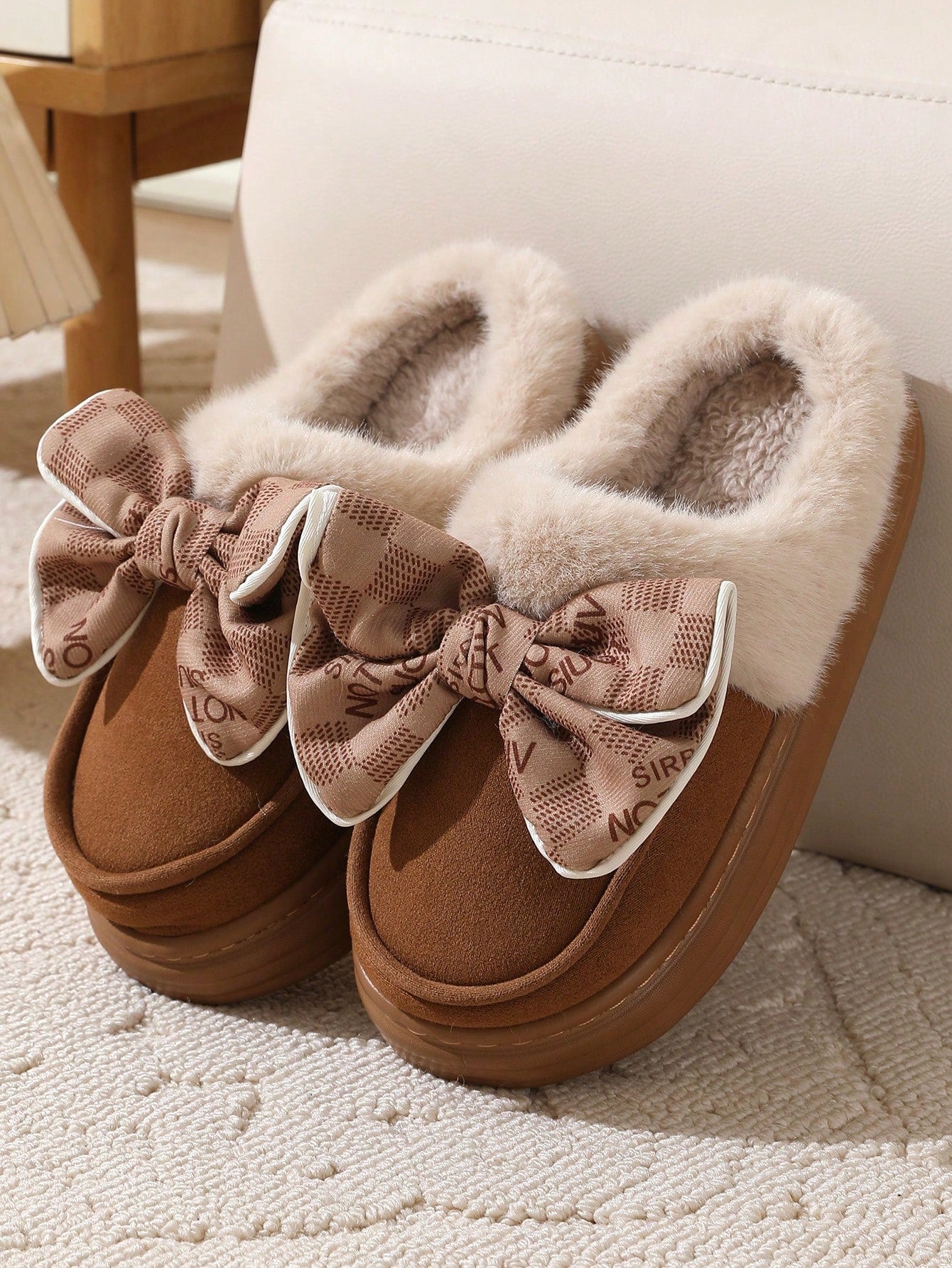 New Plush Lined Thick Soft Bottom Non-Slip Indoor Outdoor Casual Slip-On Flat Slippers For Women, Winter
