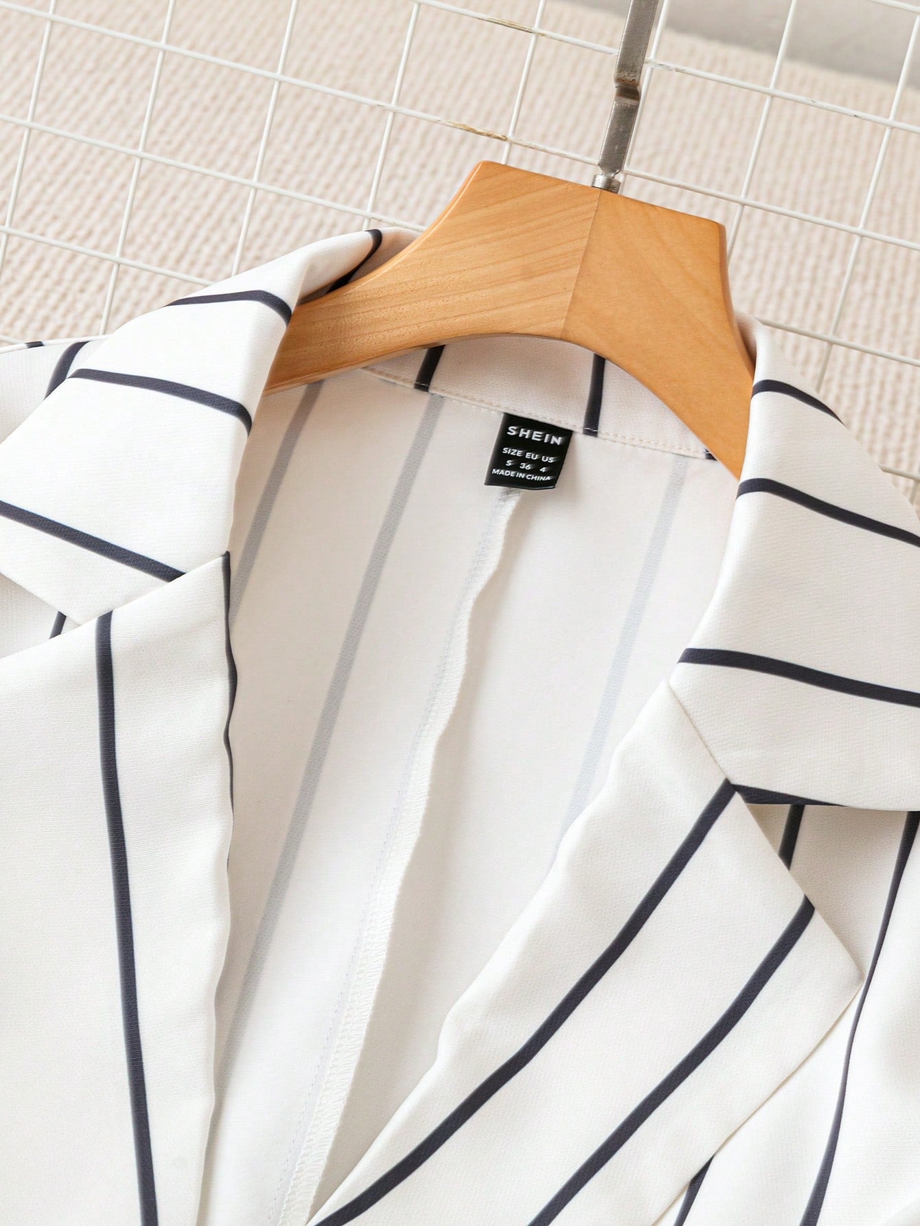 Raffinéa Women's Striped Print Single-Breasted Long Sleeve Blazer And Pocket Pant Elegant Suit Set