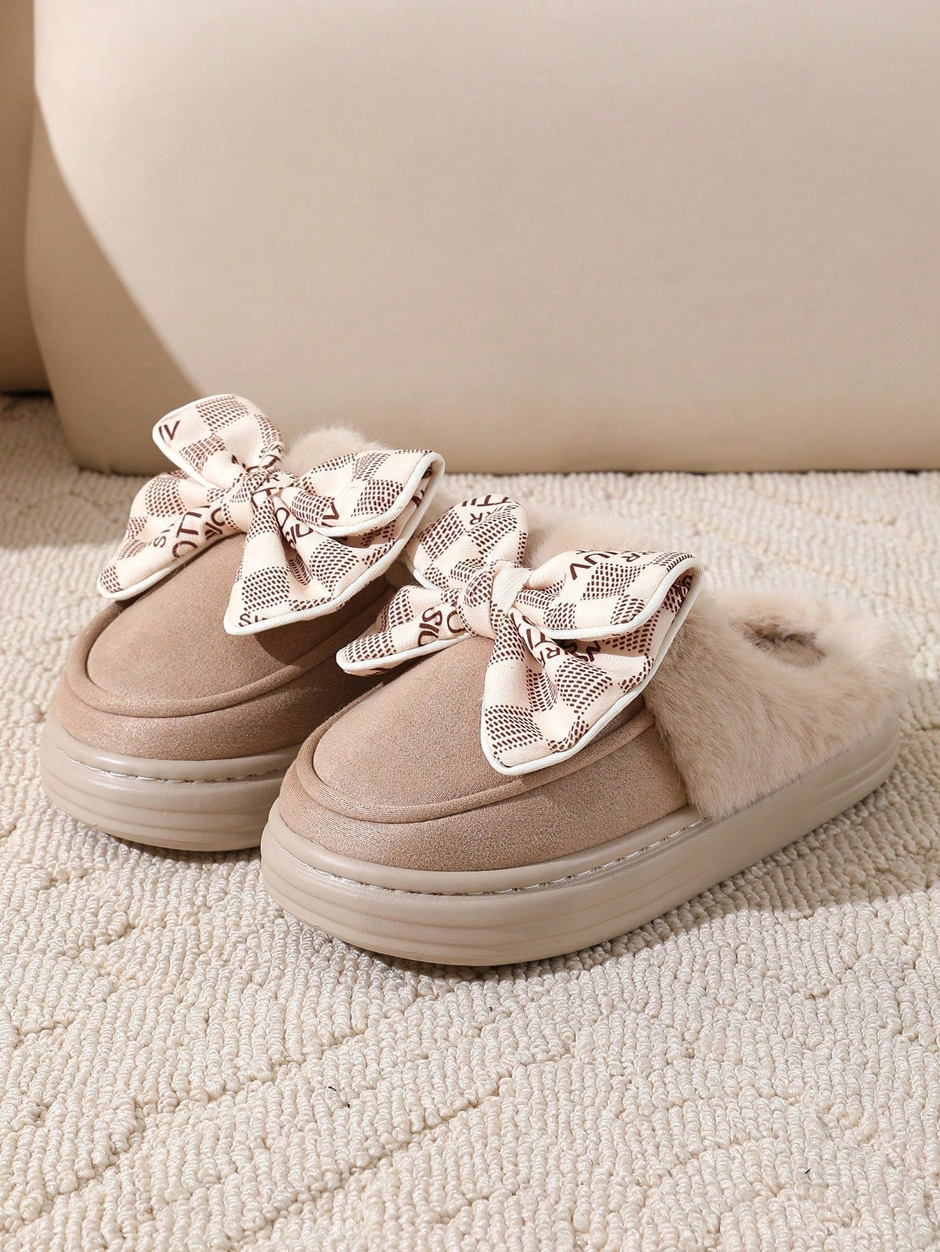 New Plush Lined Thick Soft Bottom Non-Slip Indoor Outdoor Casual Slip-On Flat Slippers For Women, Winter