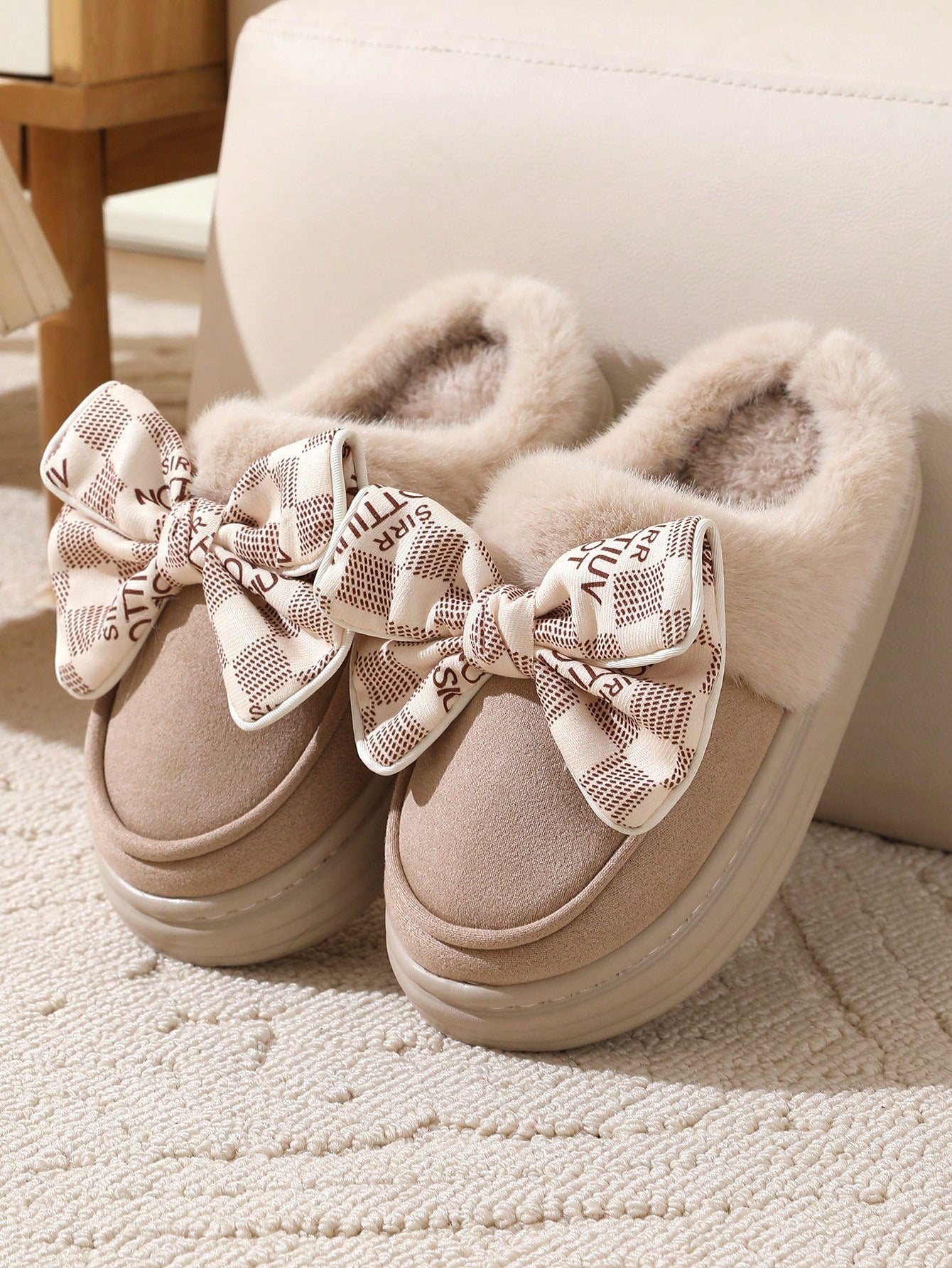 New Plush Lined Thick Soft Bottom Non-Slip Indoor Outdoor Casual Slip-On Flat Slippers For Women, Winter