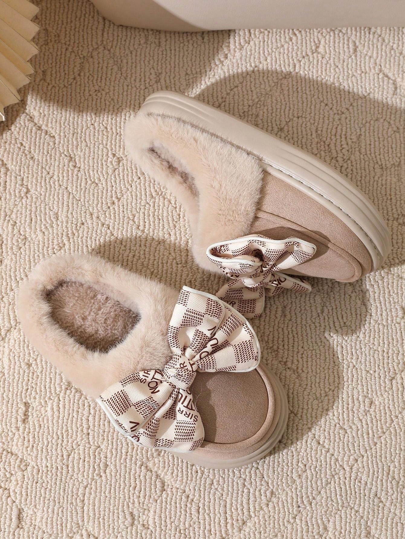 New Plush Lined Thick Soft Bottom Non-Slip Indoor Outdoor Casual Slip-On Flat Slippers For Women, Winter