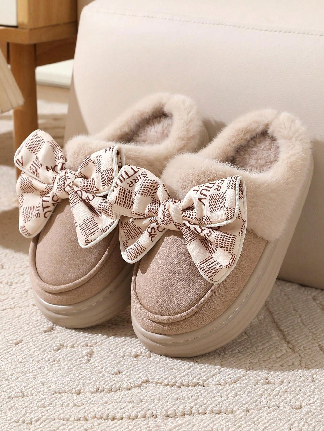 New Plush Lined Thick Soft Bottom Non-Slip Indoor Outdoor Casual Slip-On Flat Slippers For Women, Winter