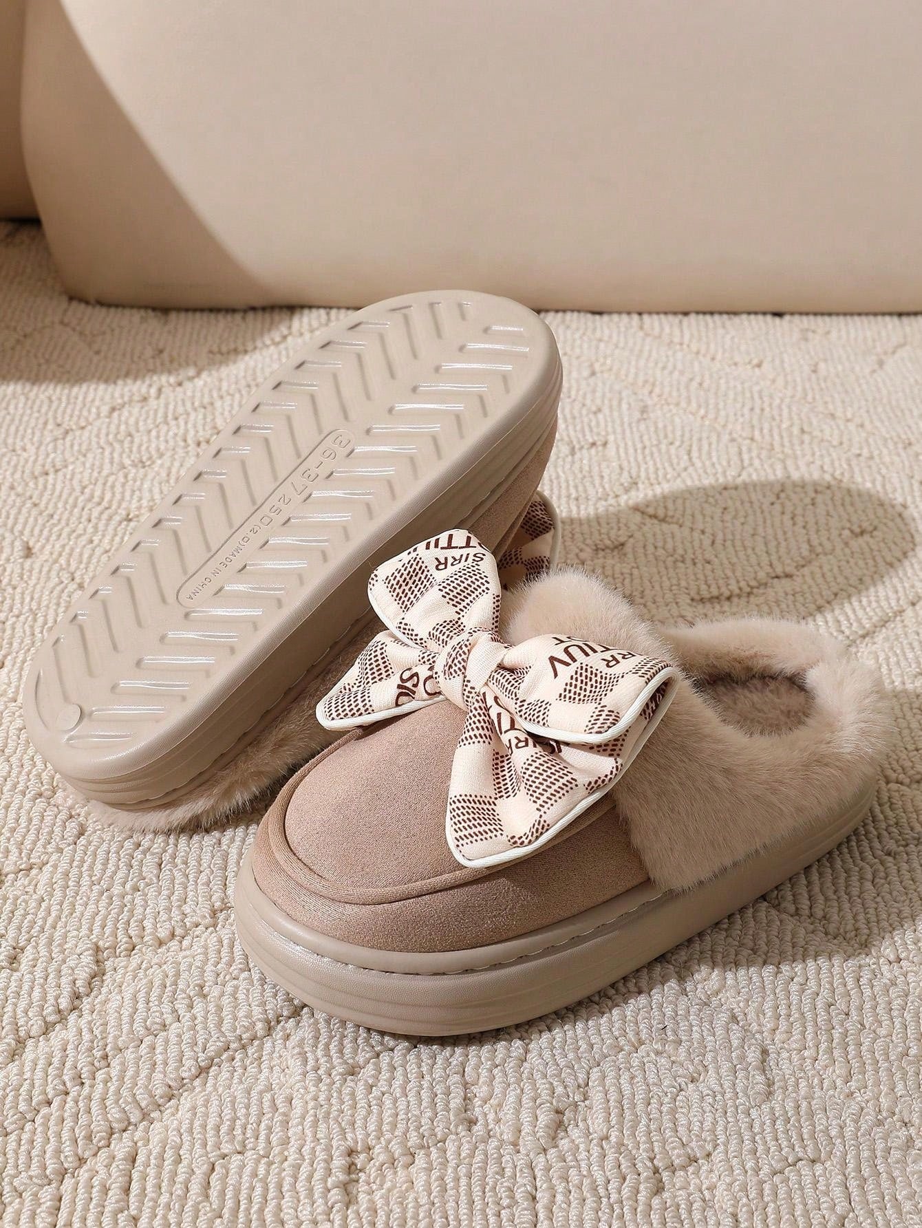 New Plush Lined Thick Soft Bottom Non-Slip Indoor Outdoor Casual Slip-On Flat Slippers For Women, Winter