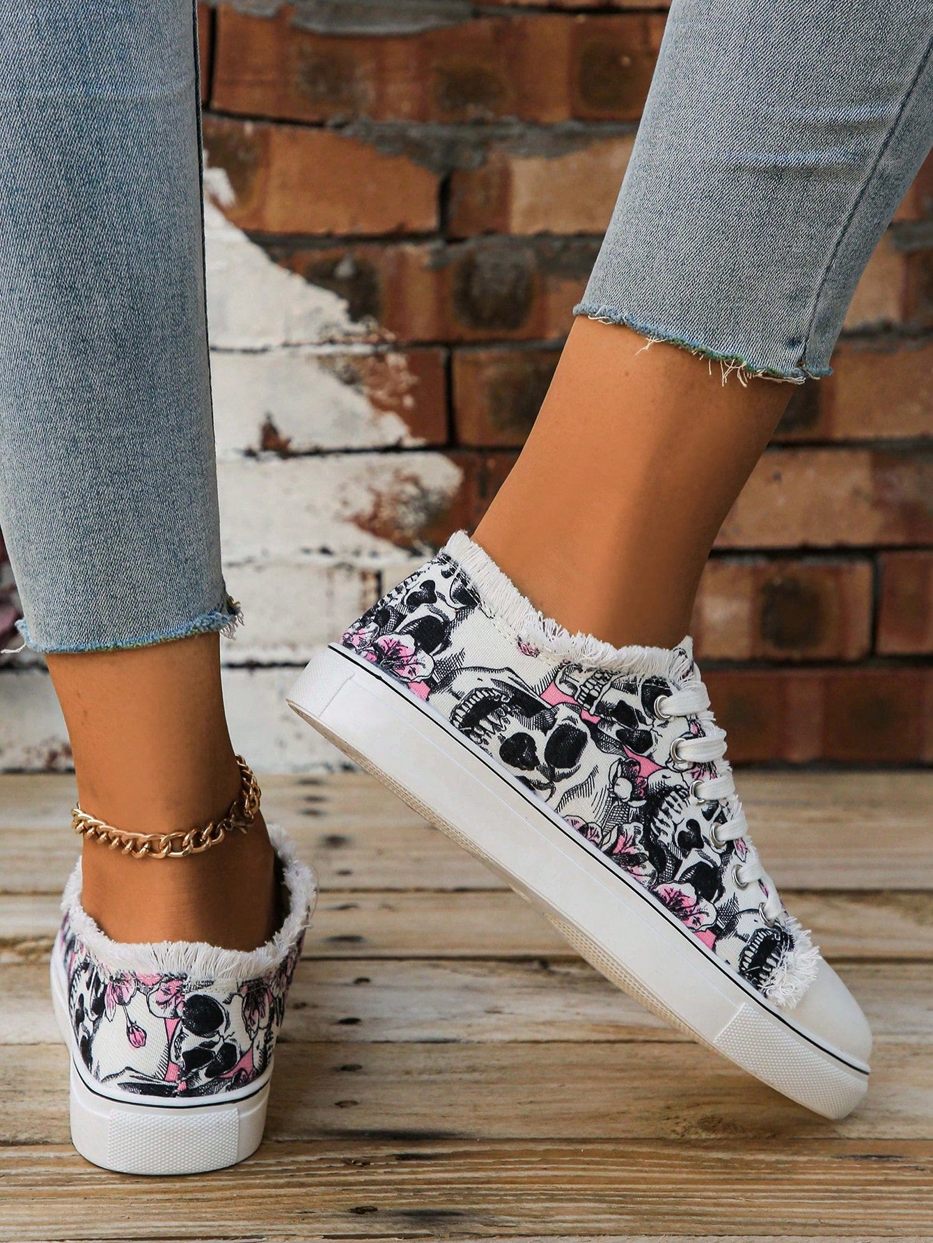 Plus Size Women's Casual Halloween Horror Elements Skull Print Cross Strap Decorated Sneakers, Fashion Choice, Spring/Autumn