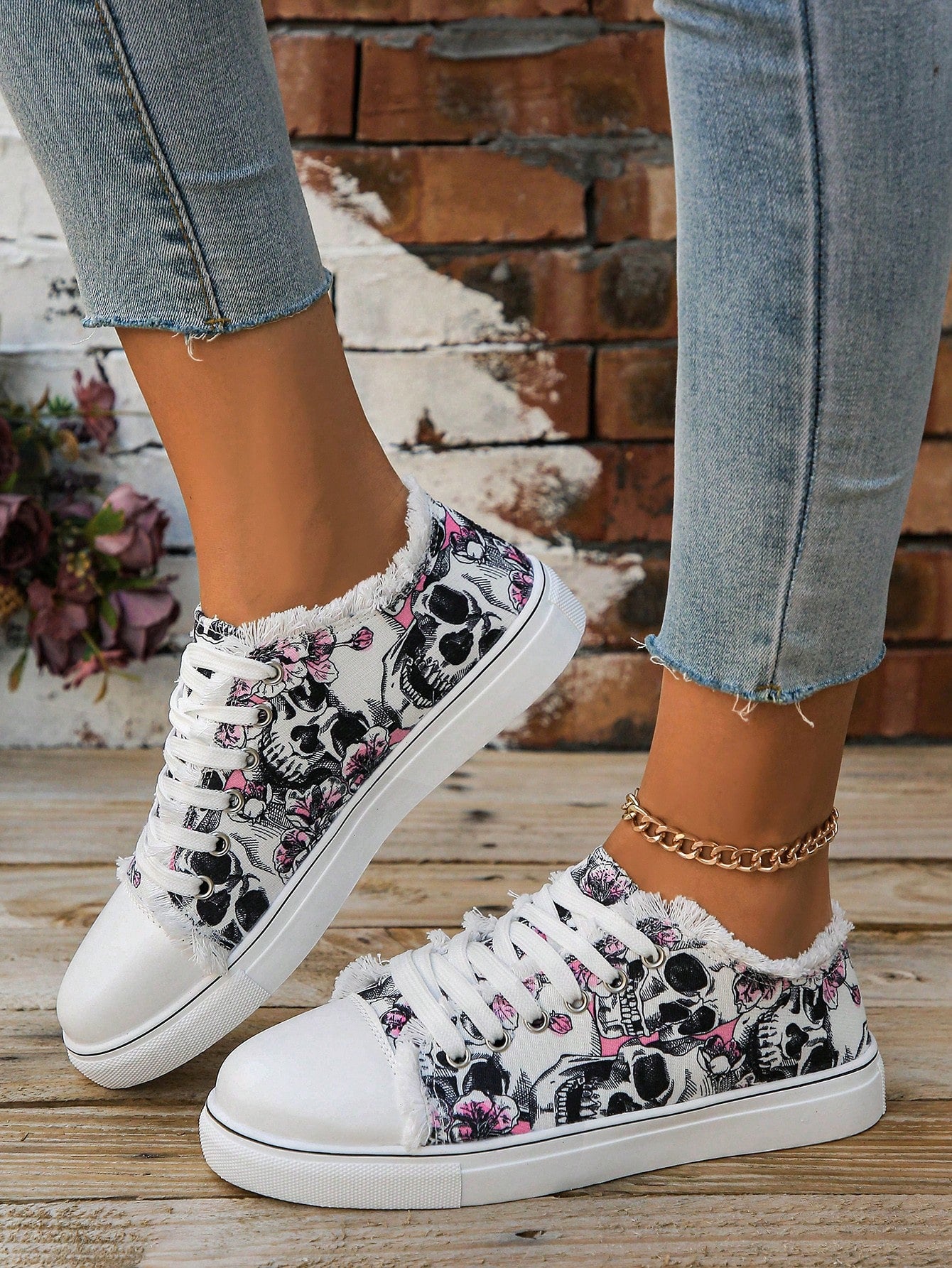 Plus Size Women's Casual Halloween Horror Elements Skull Print Cross Strap Decorated Sneakers, Fashion Choice, Spring/Autumn