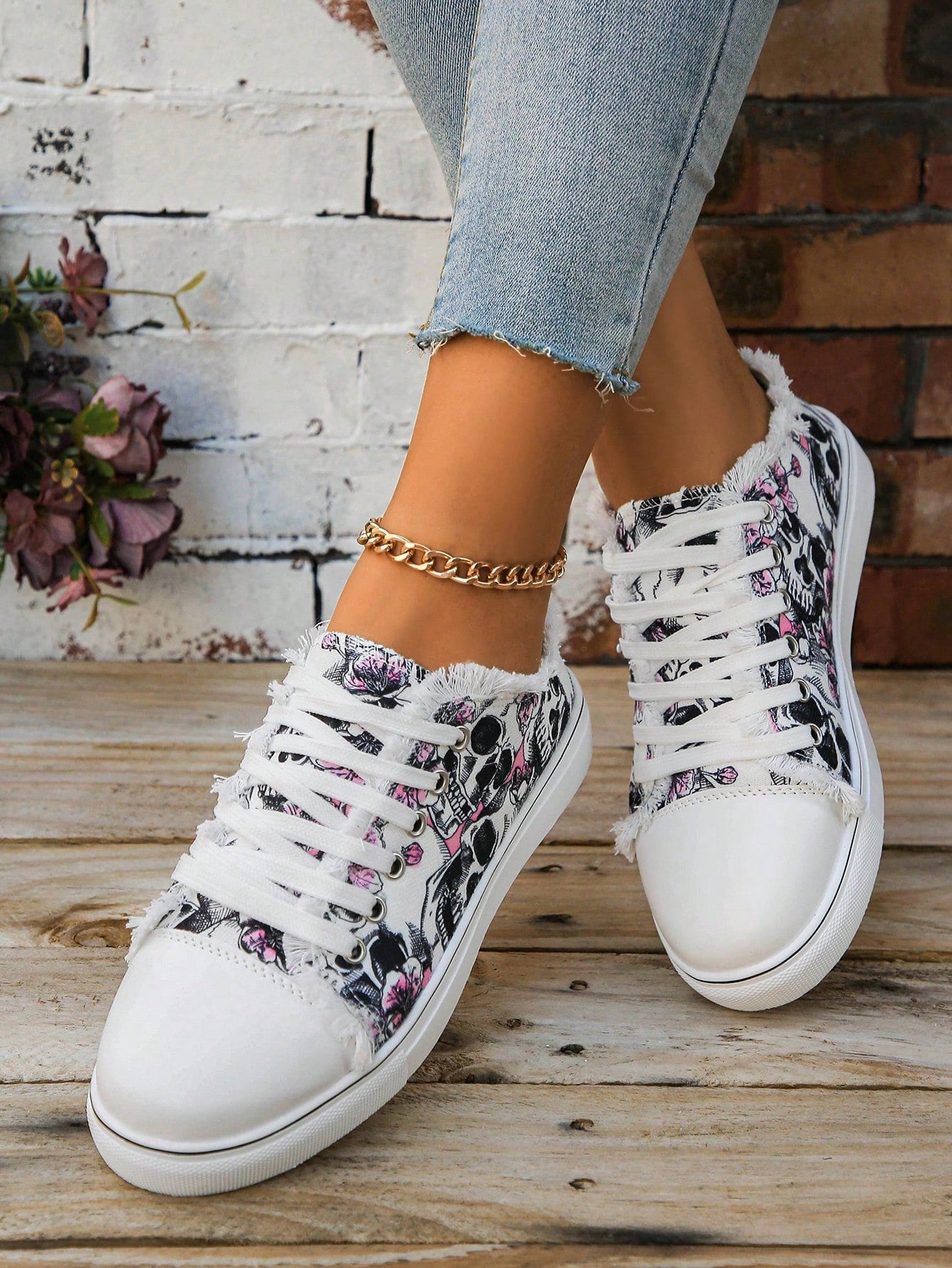 Plus Size Women's Casual Halloween Horror Elements Skull Print Cross Strap Decorated Sneakers, Fashion Choice, Spring/Autumn