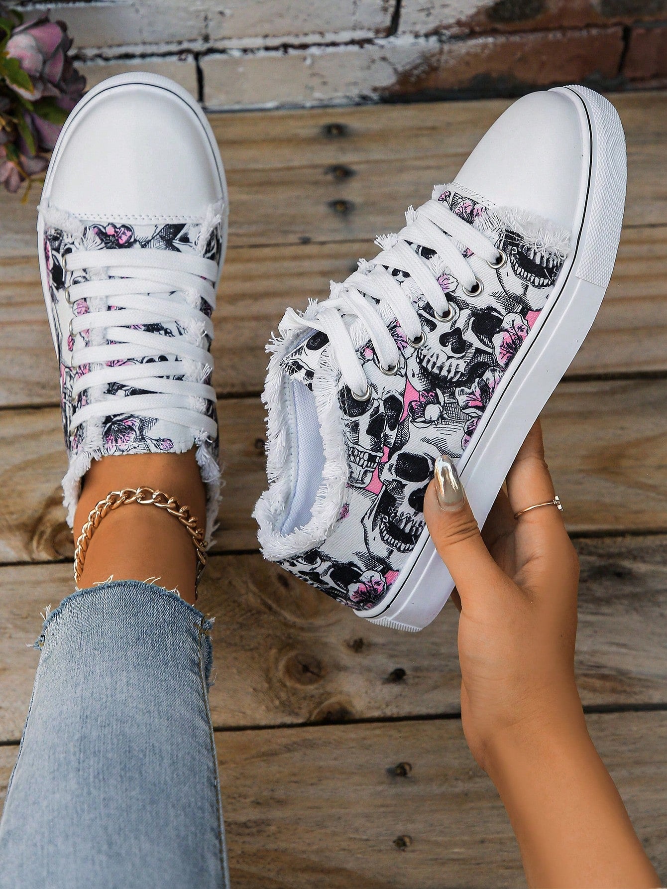 Plus Size Women's Casual Halloween Horror Elements Skull Print Cross Strap Decorated Sneakers, Fashion Choice, Spring/Autumn