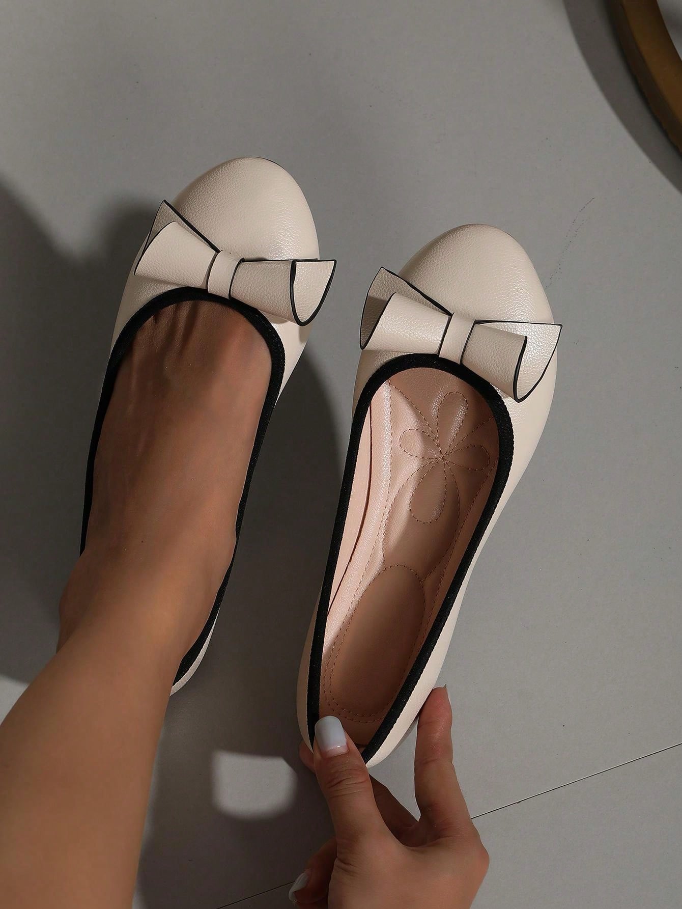 Flat Bow Knot Loafer Shoes For Summer 2024, Breathable Wide Fit Casual Soft Slip-On Shoes, Fashionable Round Toe White Shoes
