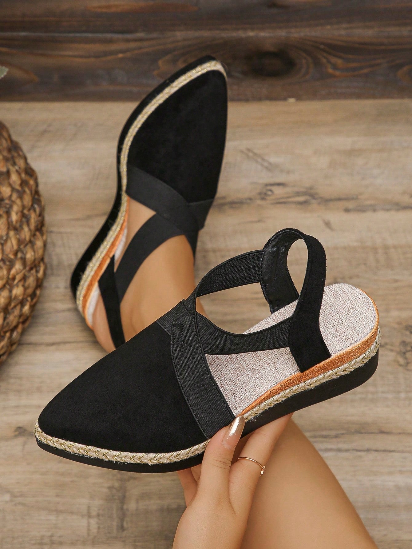 2025 European And American Early Autumn New Style Platform Closed Toe Pumps With Cross Ankle Strap For Women