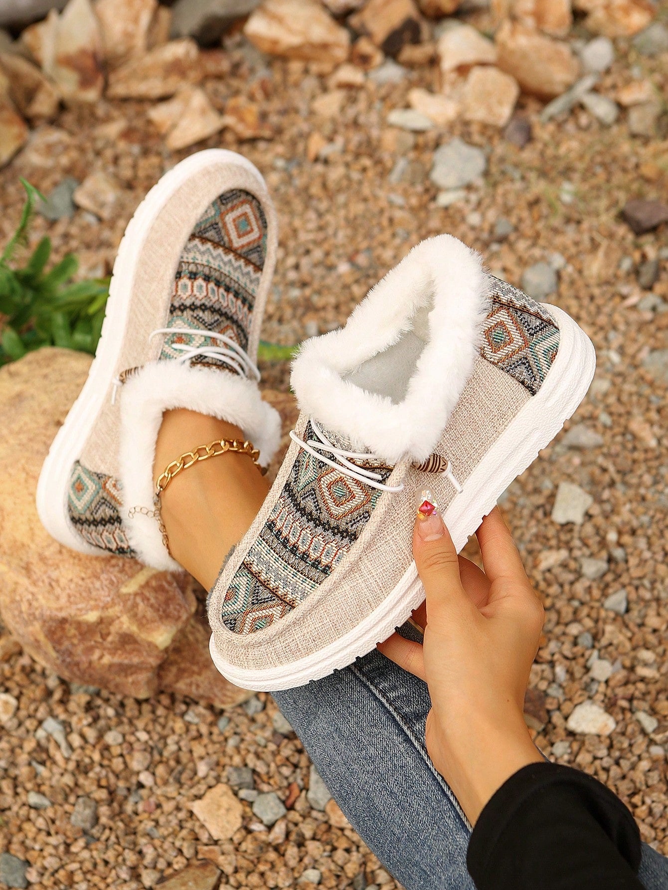New Outdoor Casual Bohemian Style Fleece Lace-Up Plus Size Flat Leisure Sports Shoes For Women