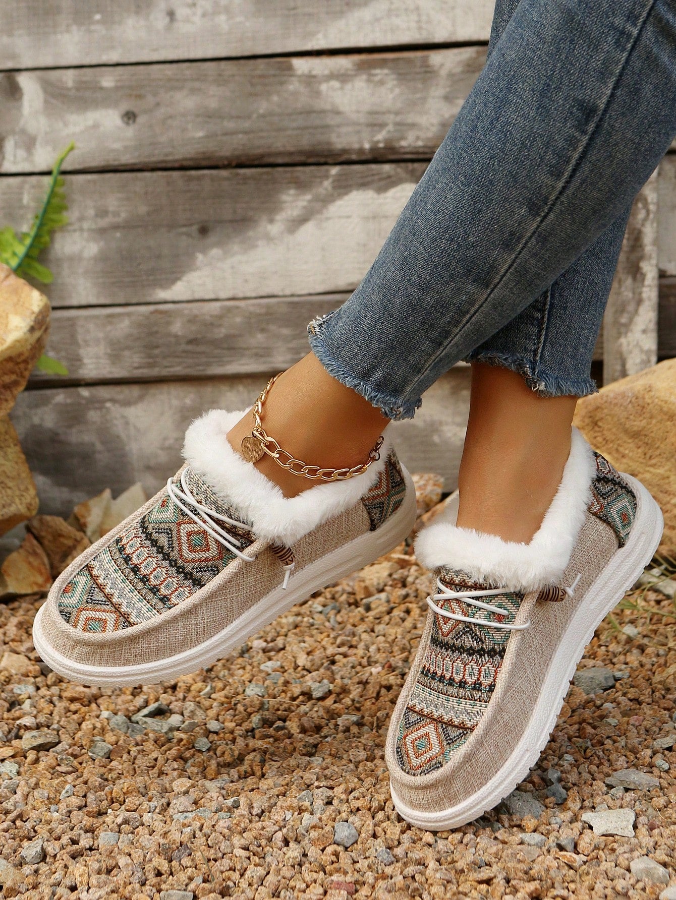 New Outdoor Casual Bohemian Style Fleece Lace-Up Plus Size Flat Leisure Sports Shoes For Women