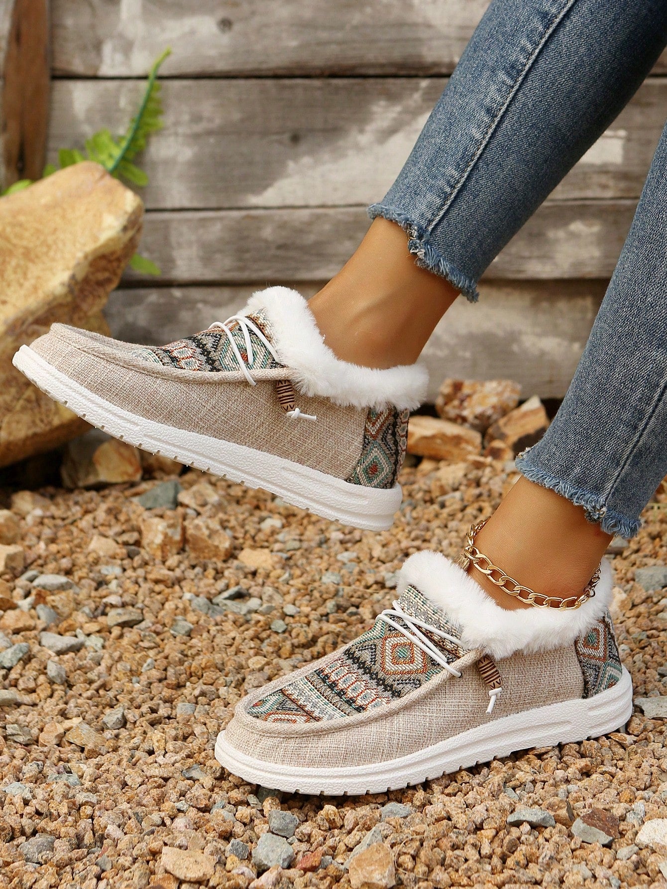 New Outdoor Casual Bohemian Style Fleece Lace-Up Plus Size Flat Leisure Sports Shoes For Women