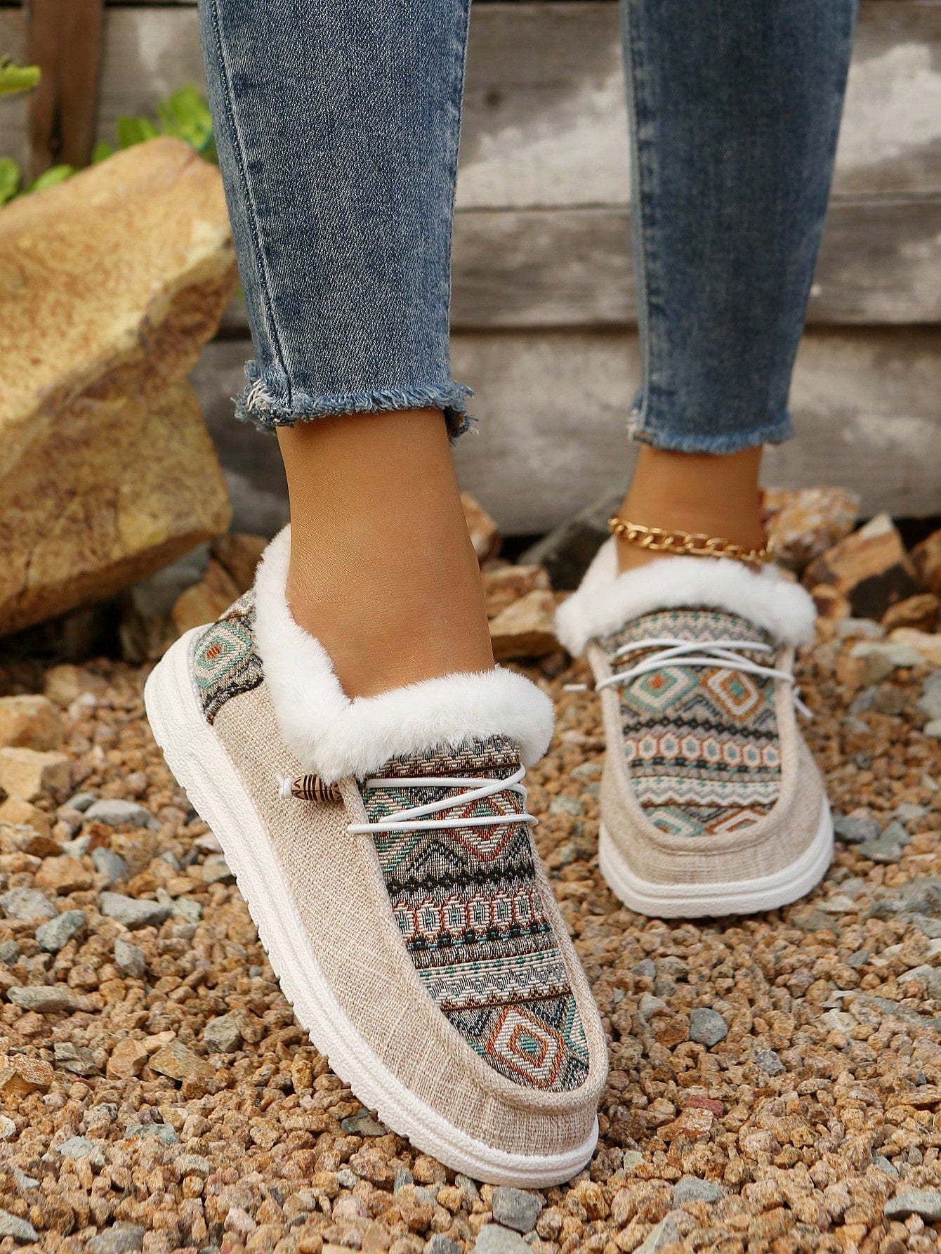 New Outdoor Casual Bohemian Style Fleece Lace-Up Plus Size Flat Leisure Sports Shoes For Women