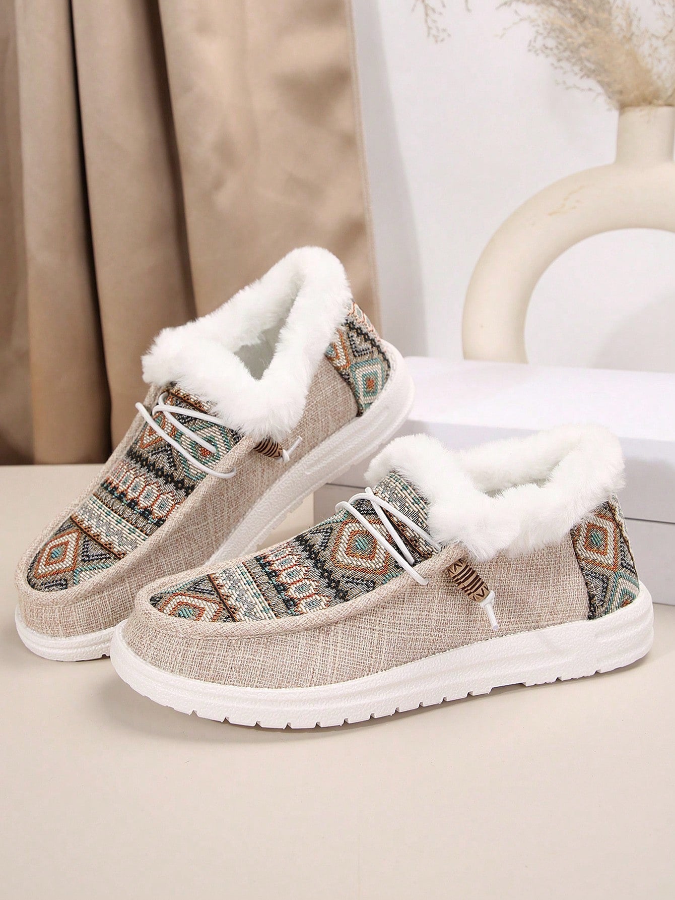 New Outdoor Casual Bohemian Style Fleece Lace-Up Plus Size Flat Leisure Sports Shoes For Women